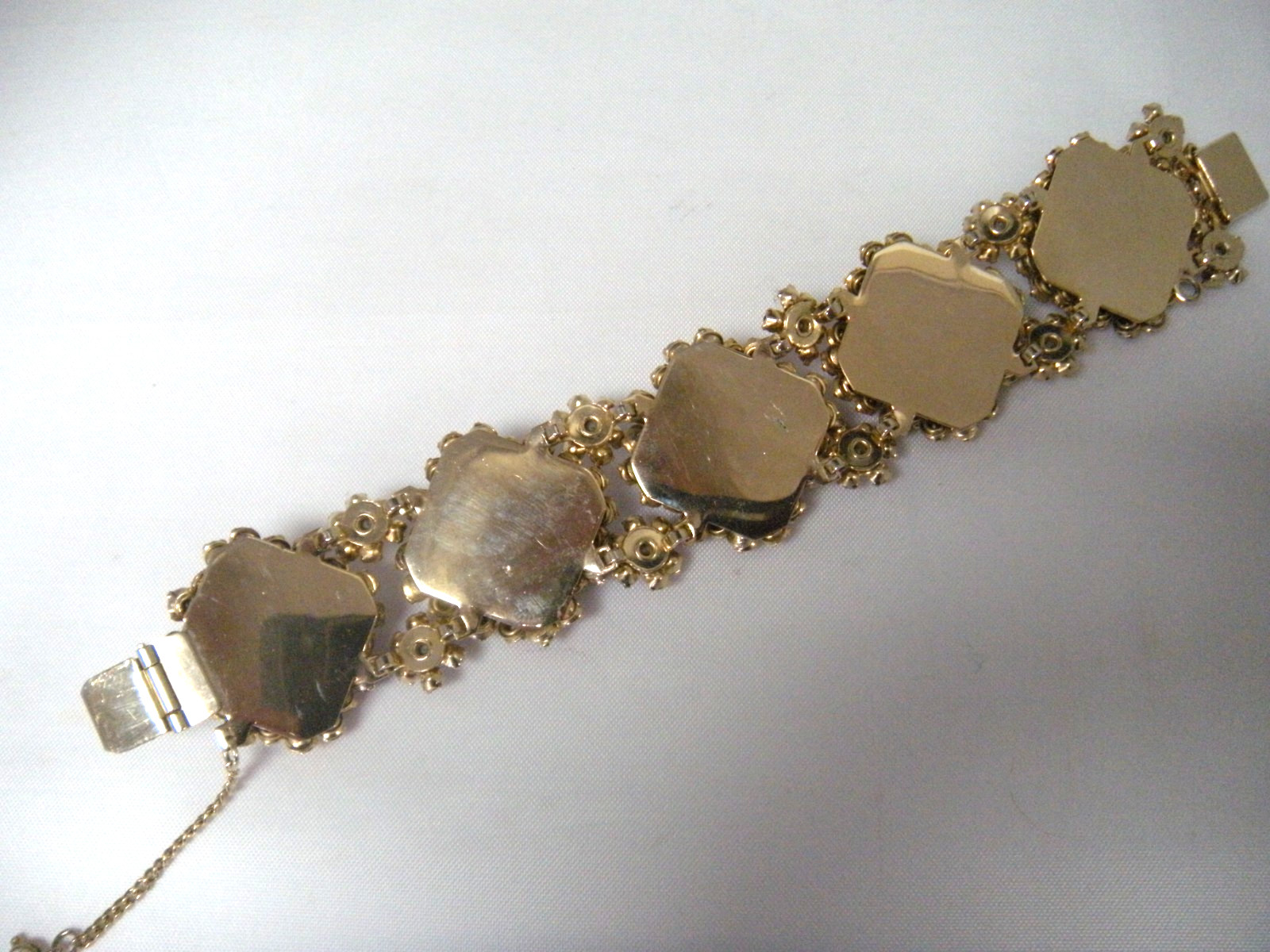 Vintage Red iridescent rhinestone gold tone bracelet Beautiful Statement