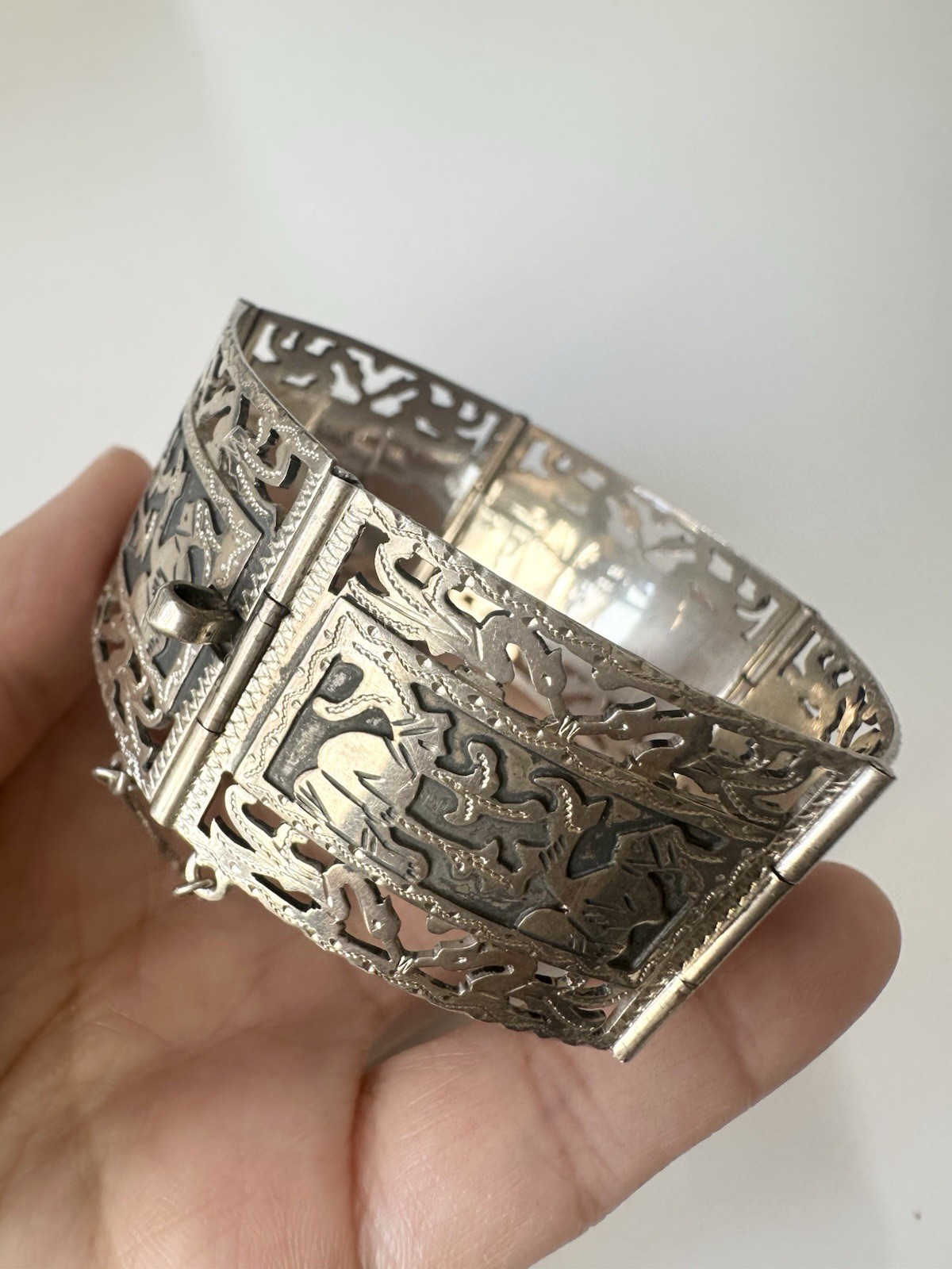 Vintage 900 Silver Guatemala Artisan Hinged Panel Bracelet 7”