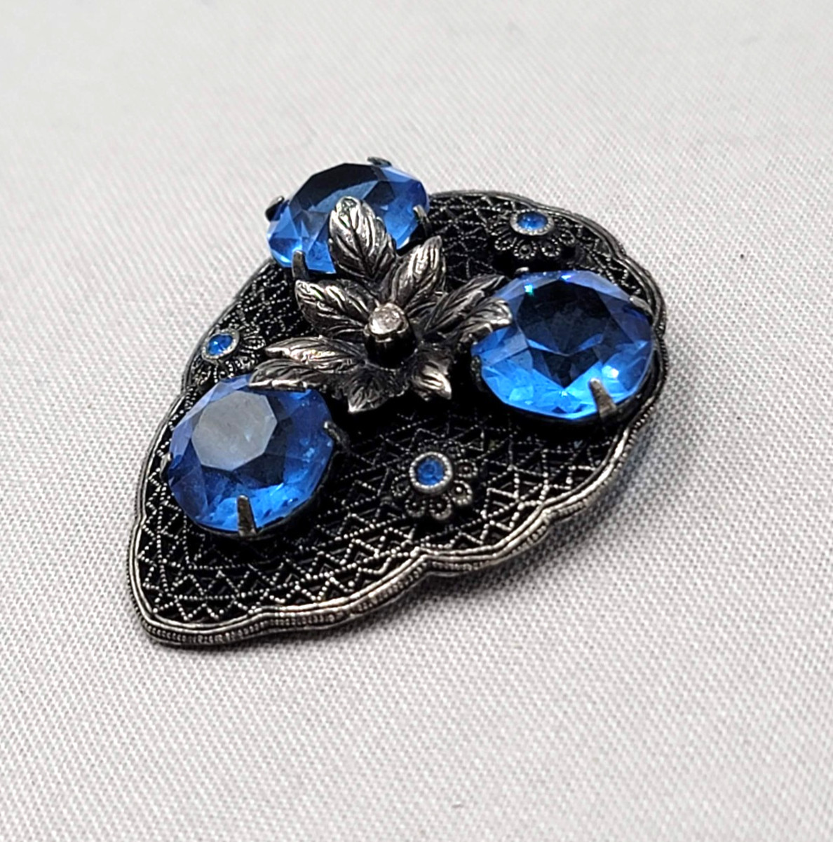 Vintage Bright Blue Rhinestone Dress Clip Embossed Oxidized Silver tone 1.5″