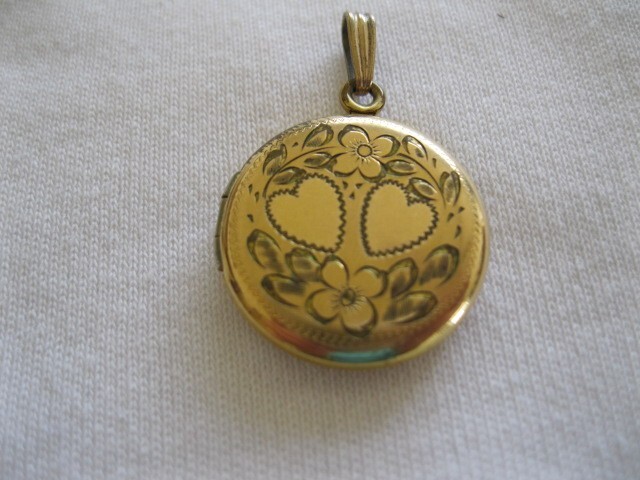 ANTIQUE BEDFORD GOLD FILLED LOCKET WITH HEARTS AND FLOWERS