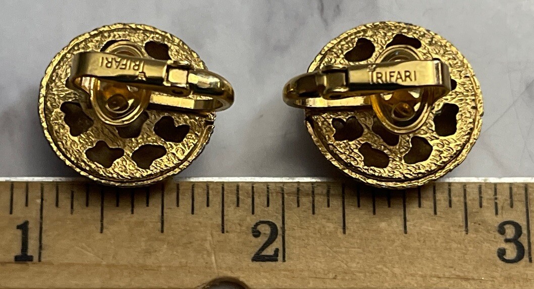 Trifari Signed Vintage Gold Tone Clip On Earrings Jewelry J-57