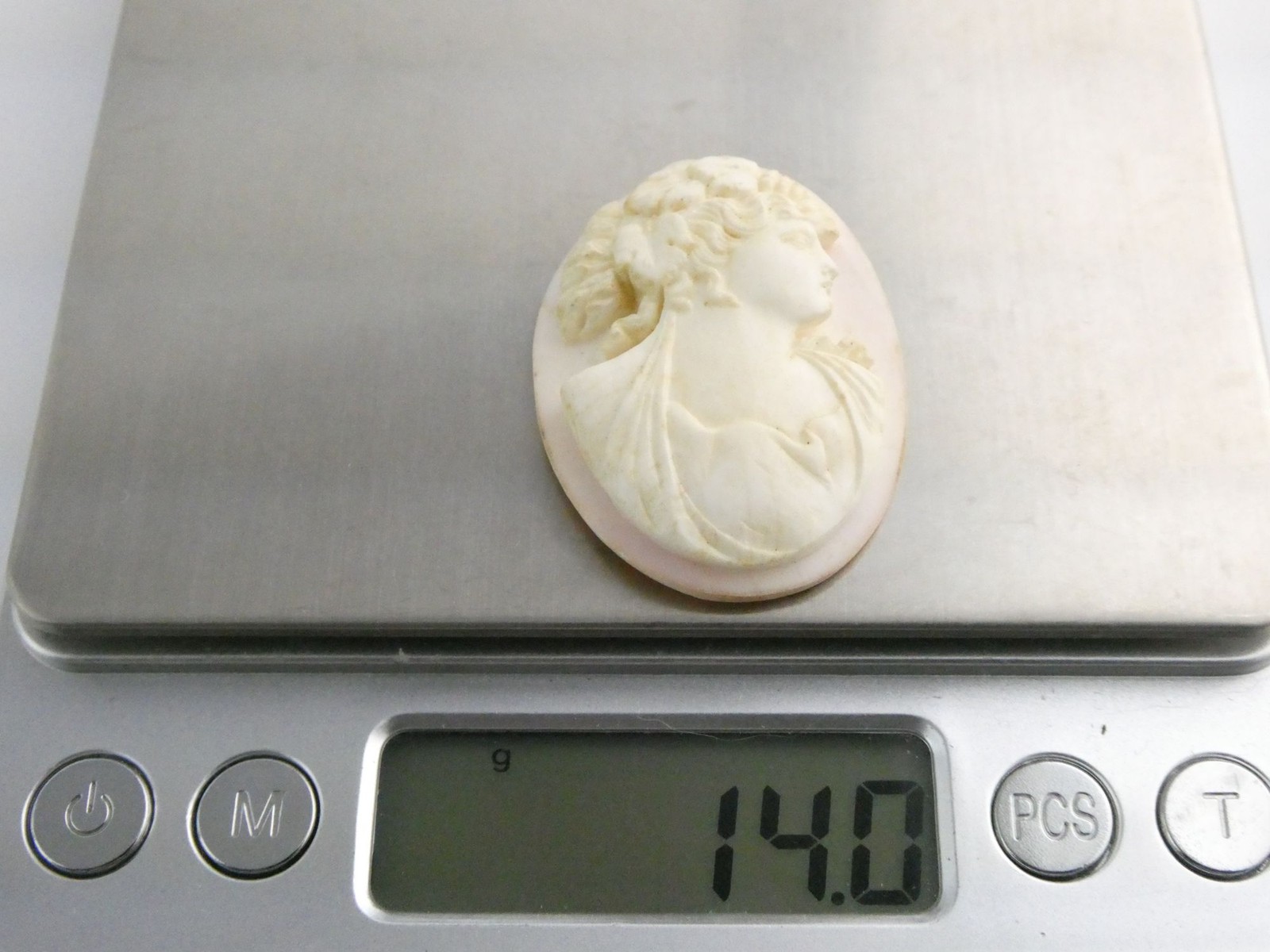 Vintage Loose Hand Carved Conch Shell Cameo Woman w Grape Leaves 39mm x 29mm 14g