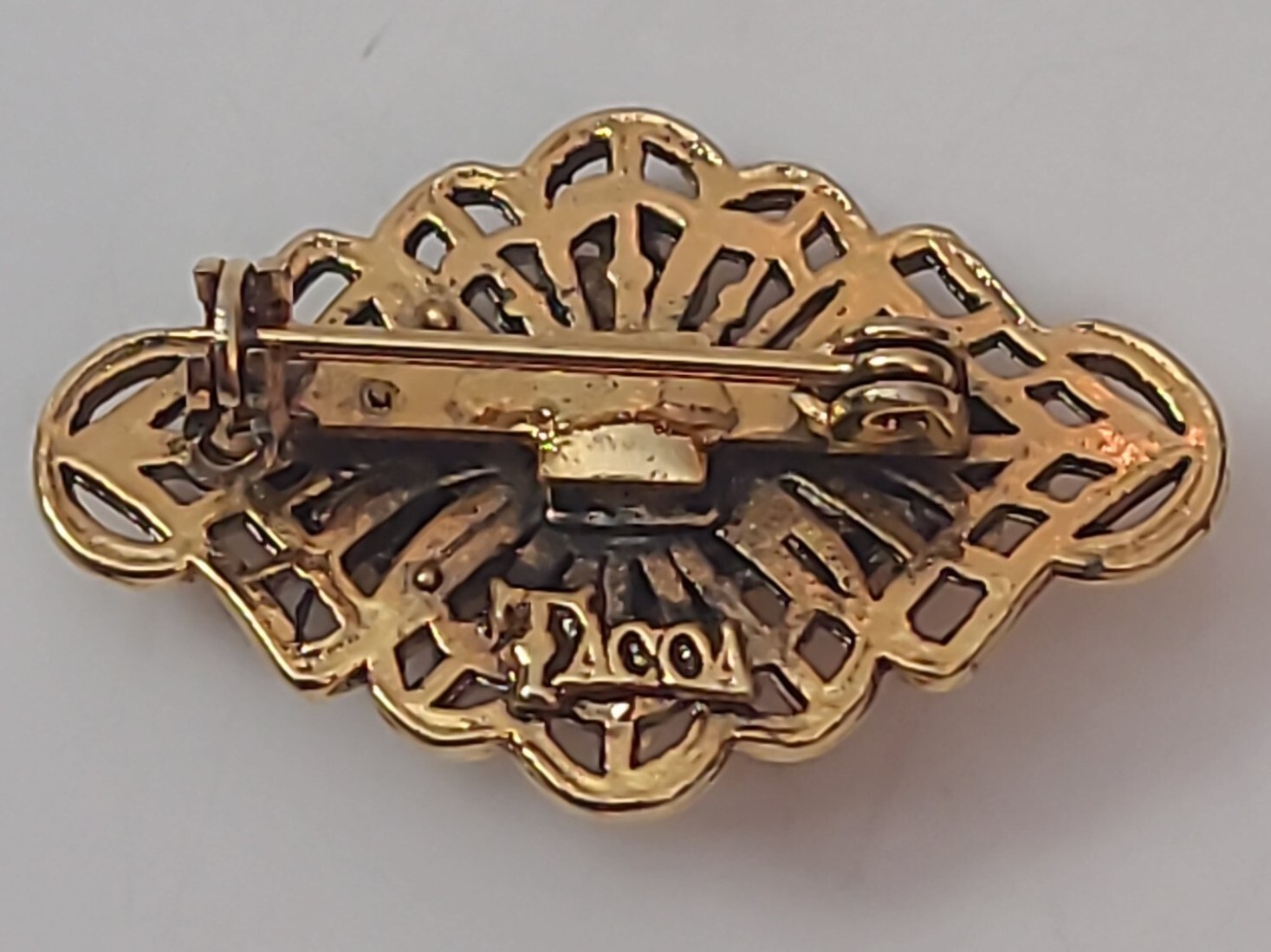 VTG TACOA Faux Pearl Gold Tone Metal Ornate Oval Brooch Pin Amber Color Stone