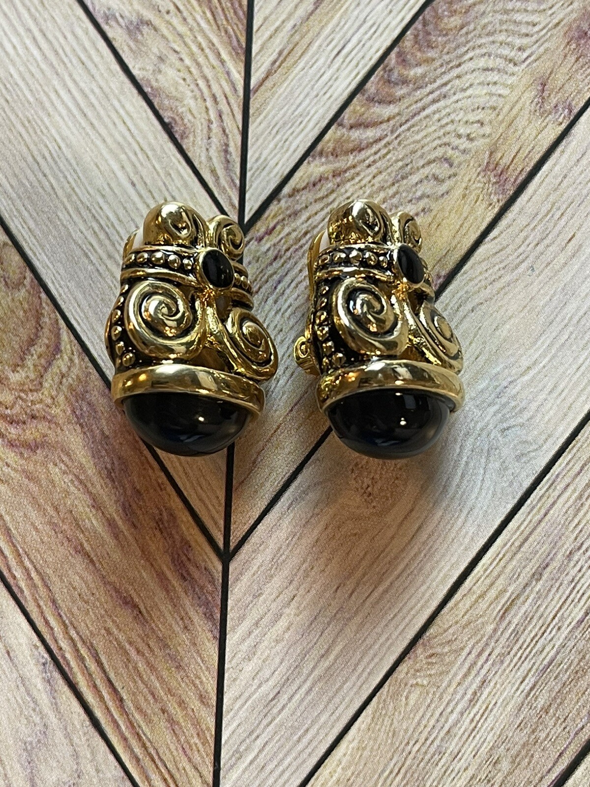 VINTAGE Lot 5 Pair Clip On Earrings Stud Dome Hoop 60s 70s 80s 90s Elegant