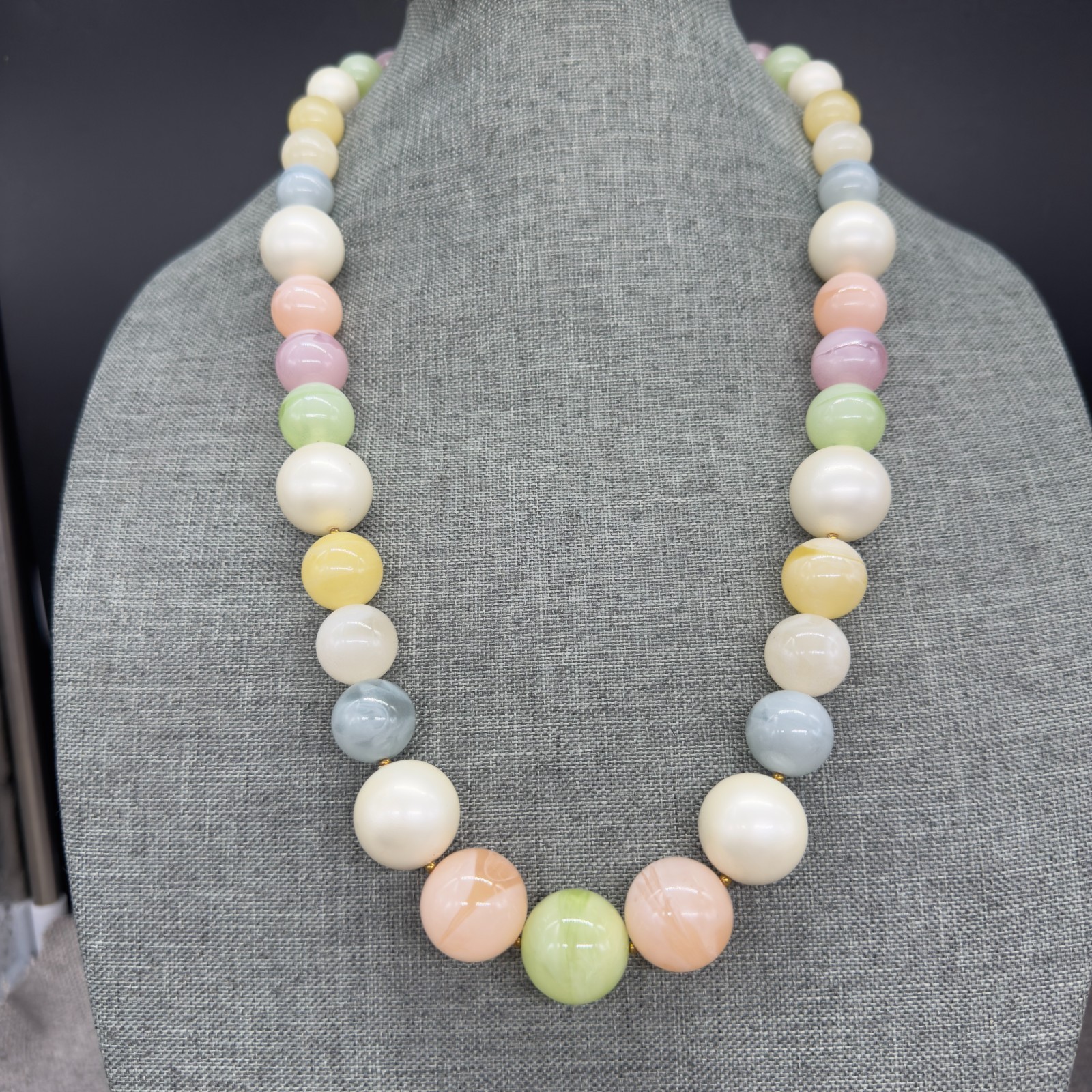 Vintage Acrylic Necklace Marbled Pastel Graduated Beads 28 Inches