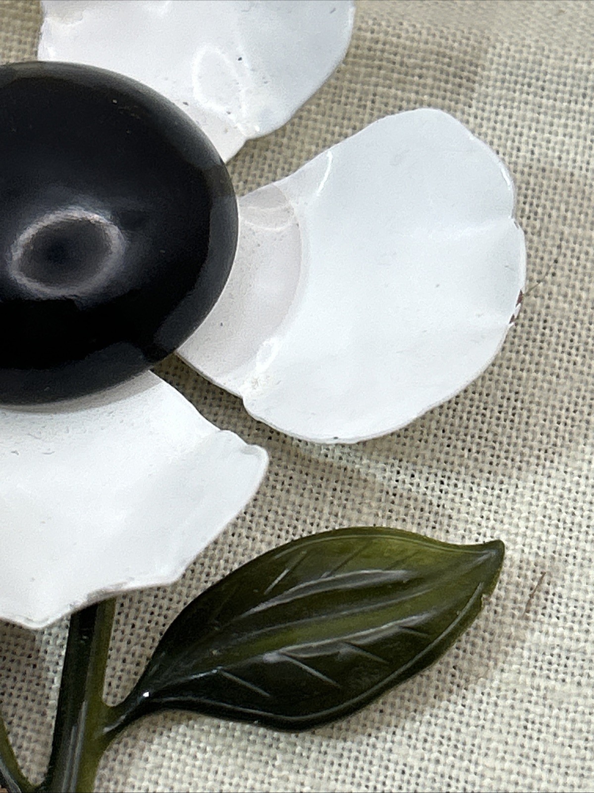 Vintage Retro Hippy Mod 60’s White Daisy Black Enamel Metal Flower Brooch 3.5