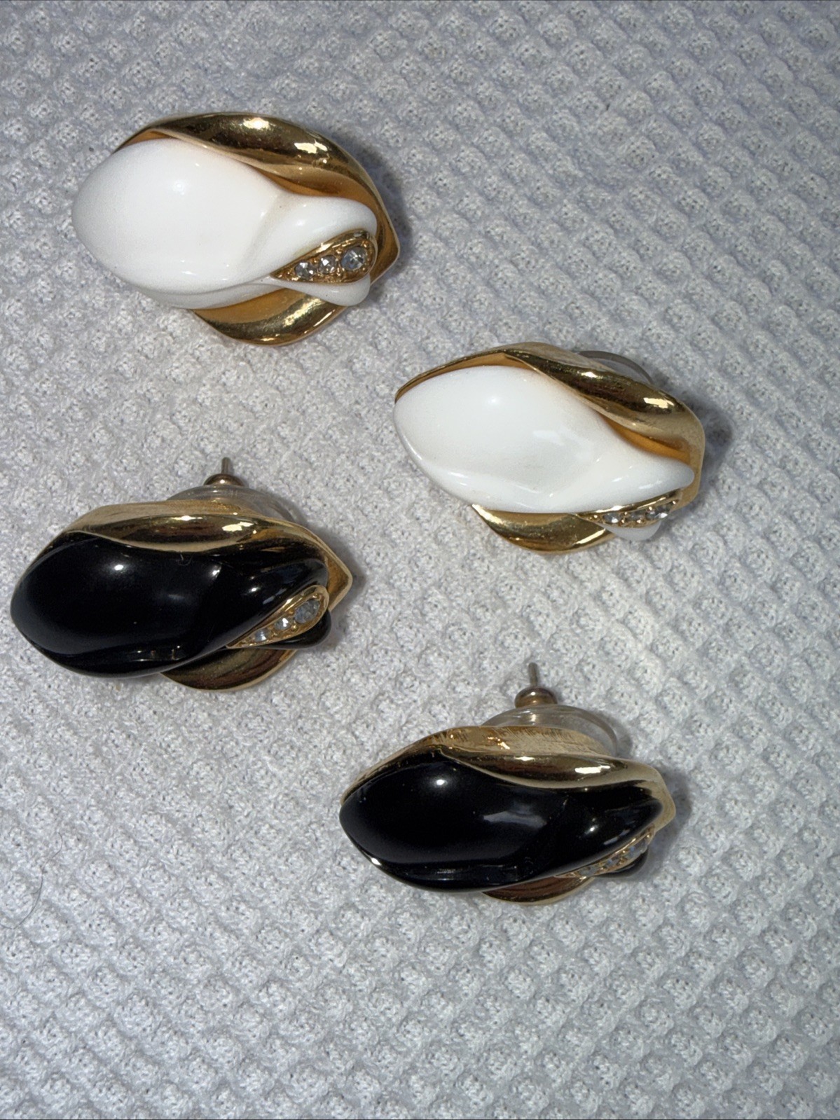 Vtg 80’s Kenneth J Lane Midnight Rose White & Black Goldtone Earrings Pierced
