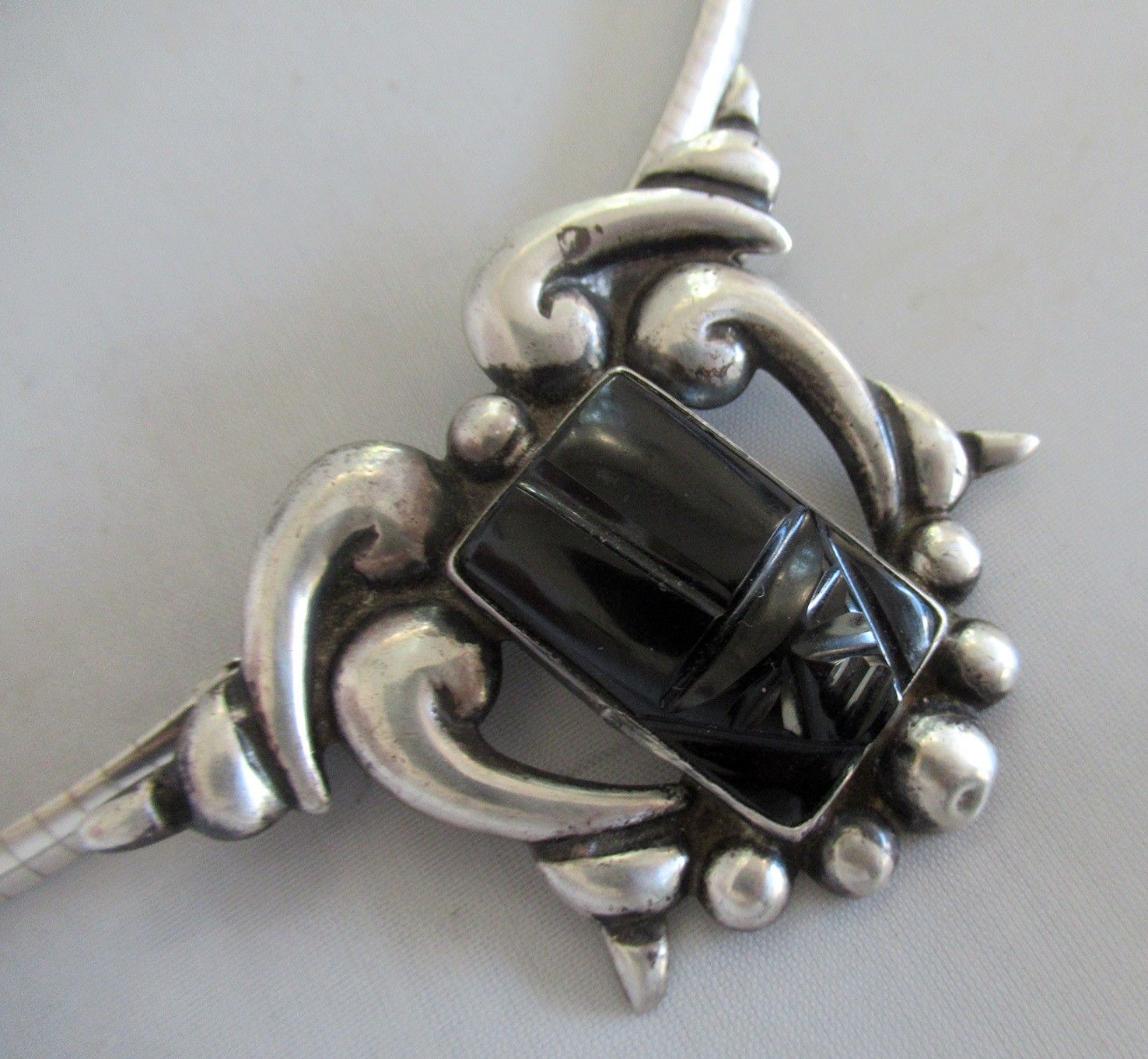 VINTAGE MEXICO STERLING PENDANT NECKLACE, 2 3/8 INCHES PENDANT, 16 INCHES CHAIN