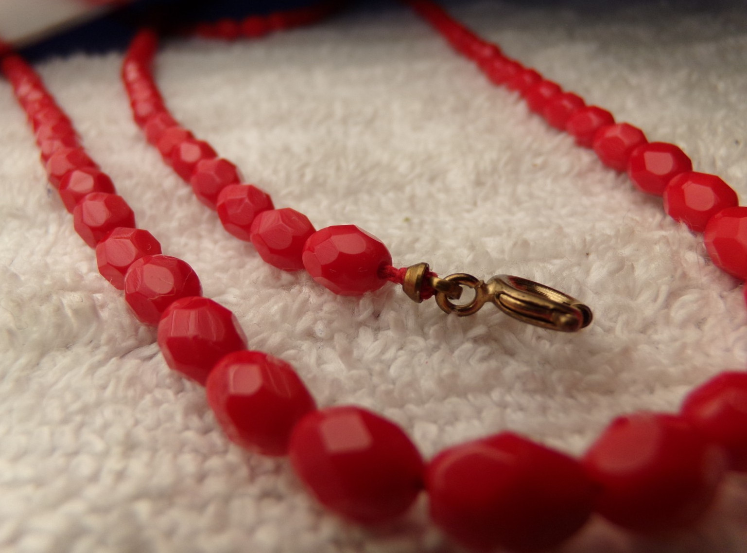 ANTIQUE 1930’S ART DECO GERMANY RED ART GLASS FACETED BEAD LONG NECKLACE 51″