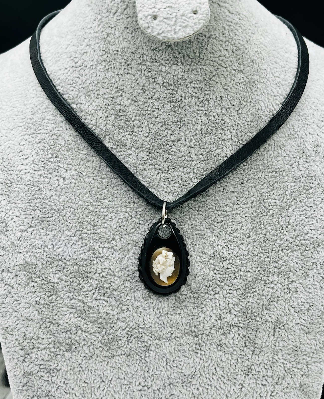 Victorian Carved Whitby BLACK JET SHELL CAMEO MOURNING Leather Choker necklace