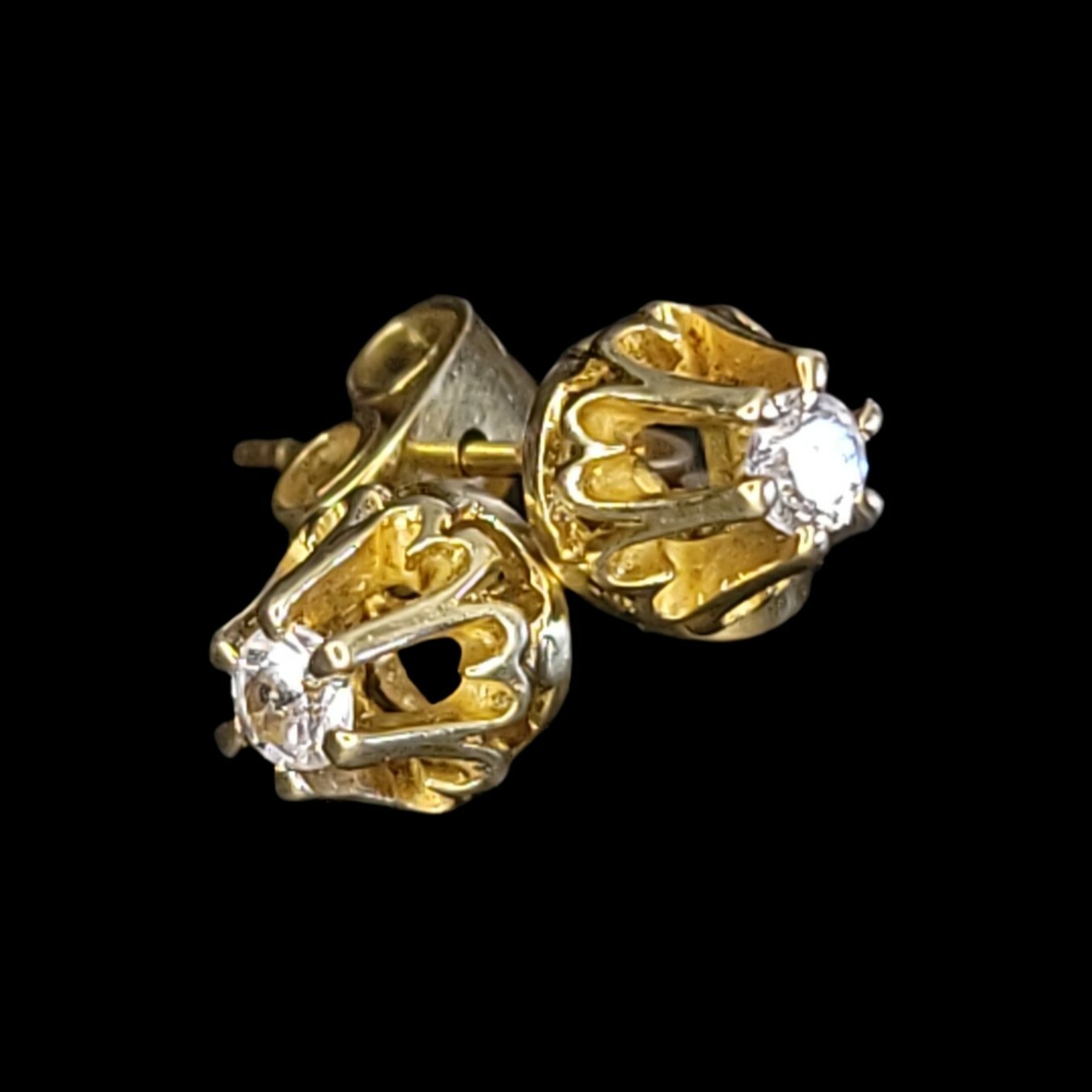 Vintage Handmade 18K Yellow Gold VS2 I 0.35 CTW Diamond Buttercup Stud Earrings