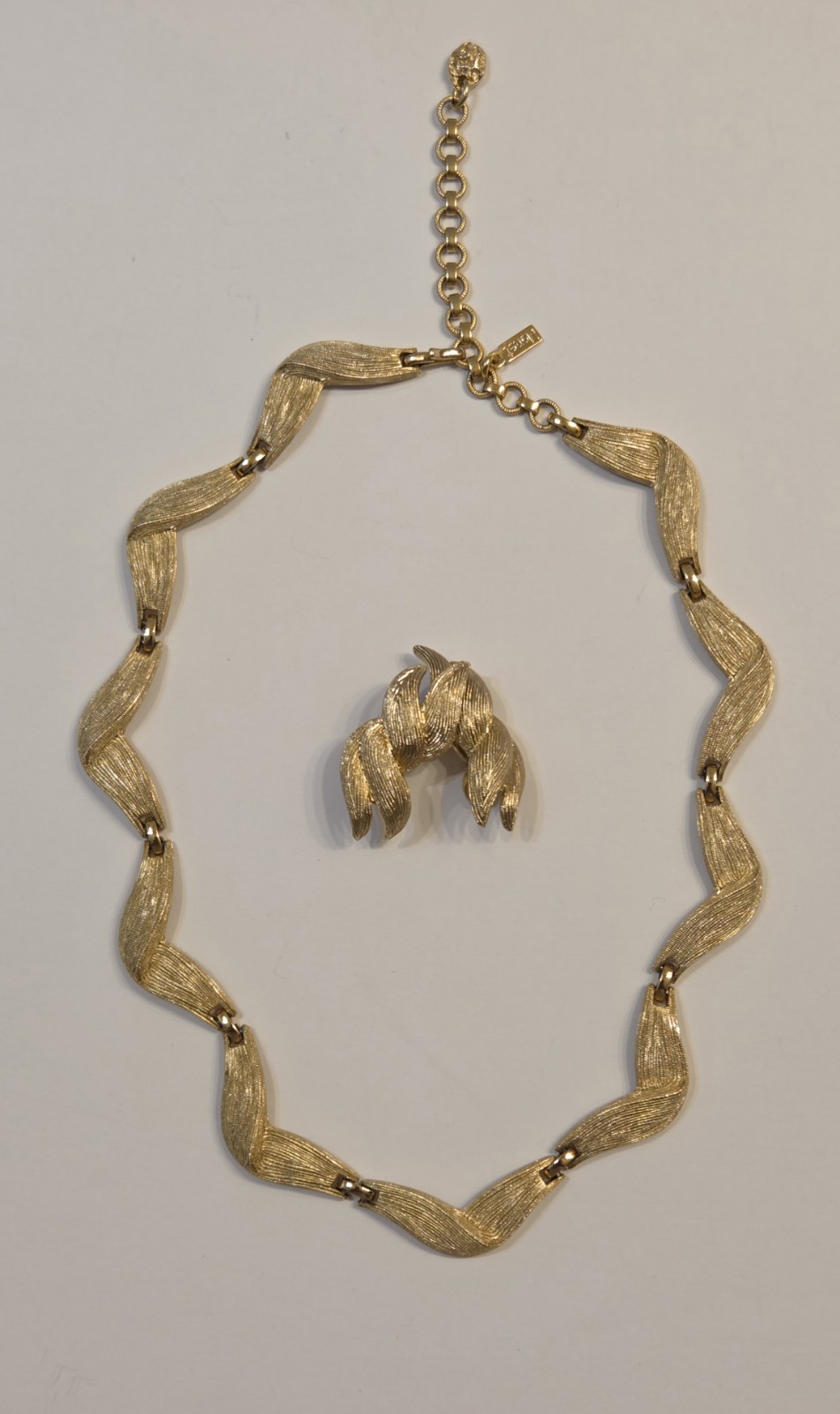 Beautiful 1970s-80s Monet Gold Ribbon Choker Jewelry Set Bracelet & Earrings