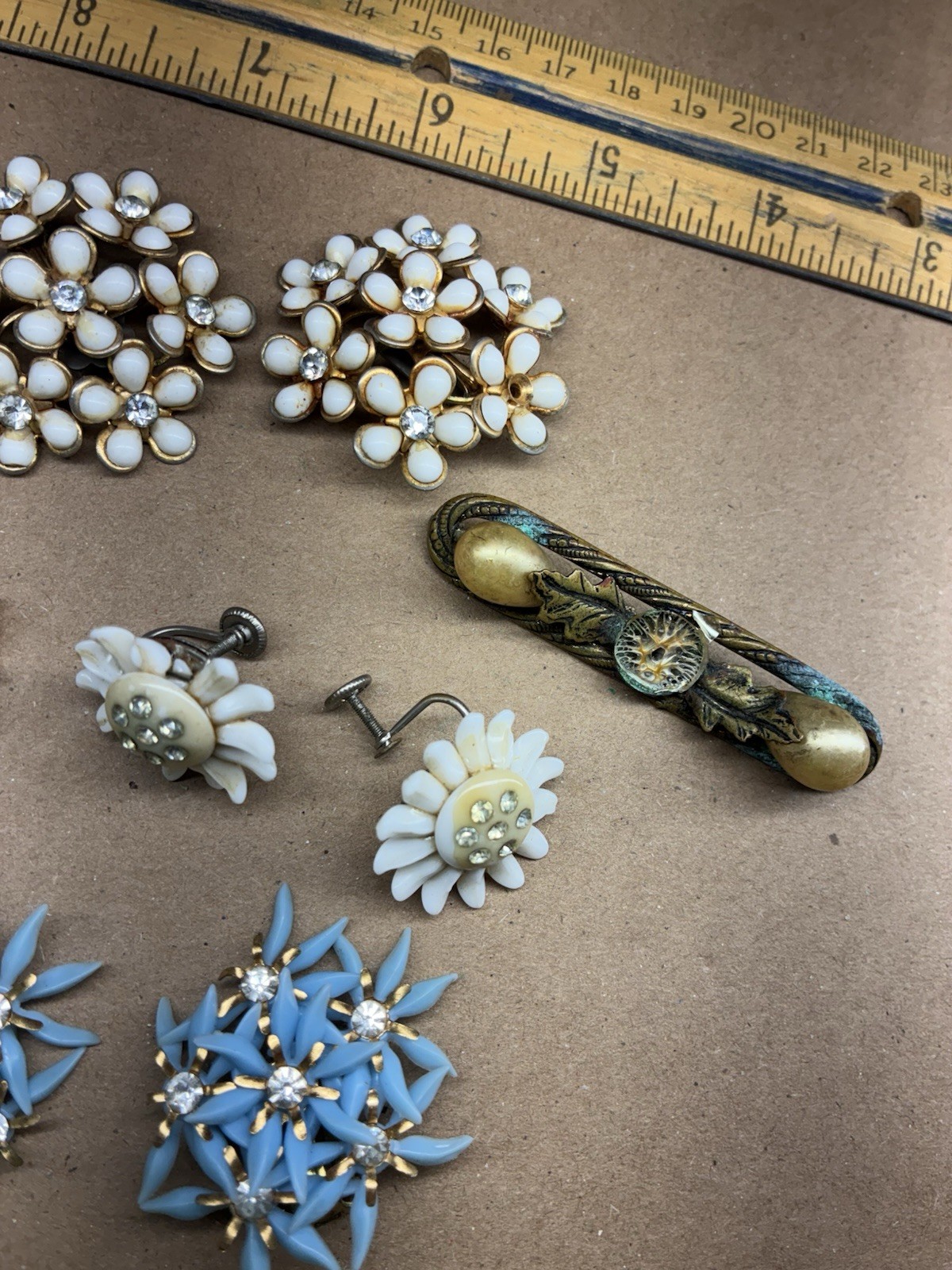 vintage flowers leaves 60’s – 80’s earrings lot brooch