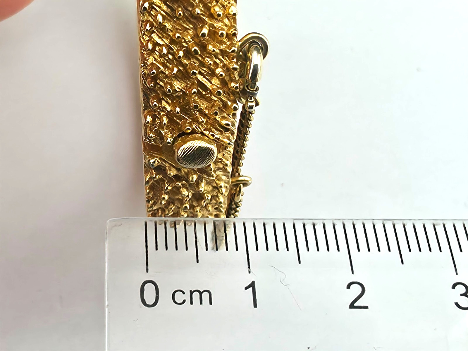 Vintage MCM Crown Trifari Gold Plated Popcorn Nugget Textured Bangle 7″ Bracelet