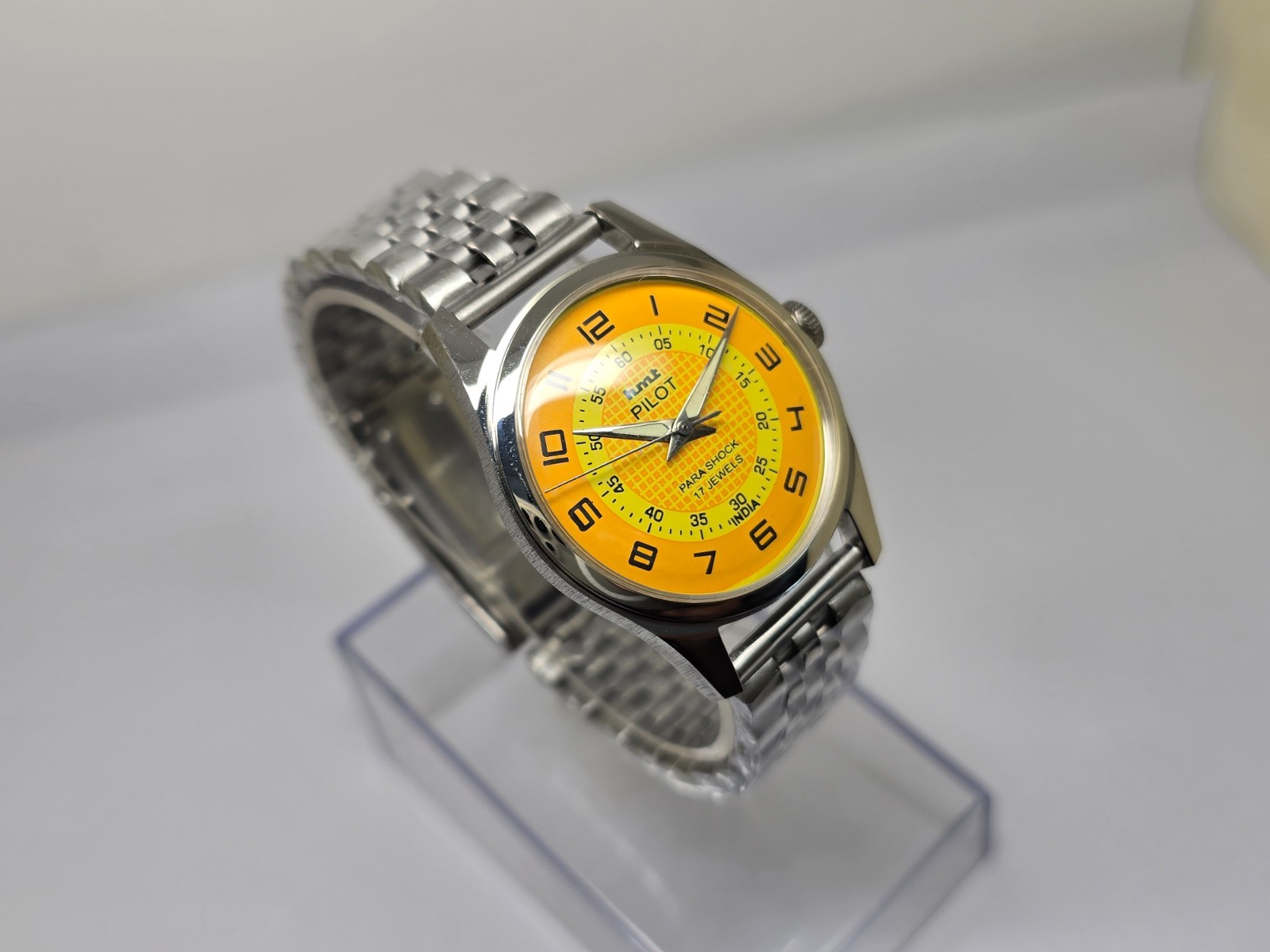 Vintage Hmt Pilot Yellow Dial 17 Jewels Mechanical hand winding Transparent Back