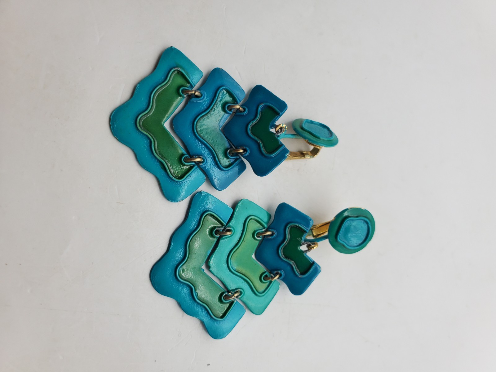 Vintage Green Teal Clip Ons Chandelier Dangle Hippies Earrings MCM 2.5″ Vivid