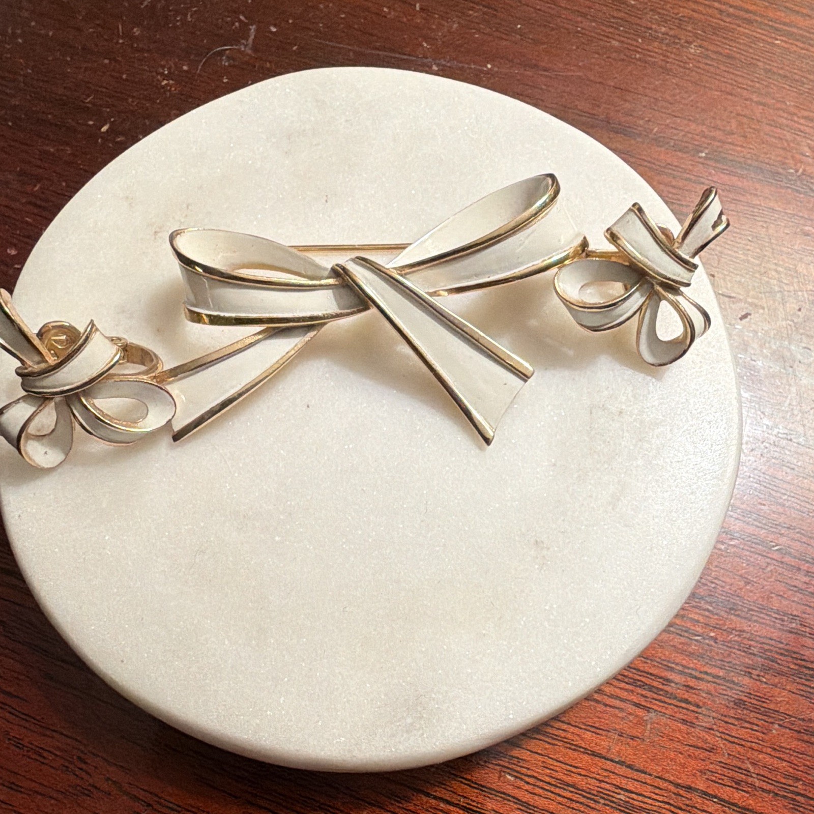 Trifari Signed Bow Jewelry Set Brooch & Clip-On Earrings Gold/White