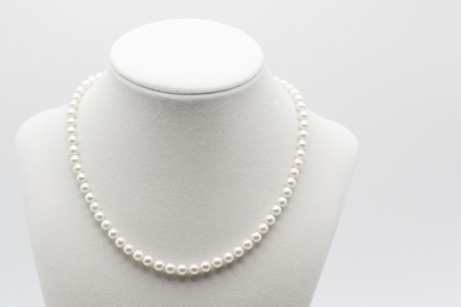 14K White Gold White High Luster Pearl Necklace Strand Classic Vintage Bridal