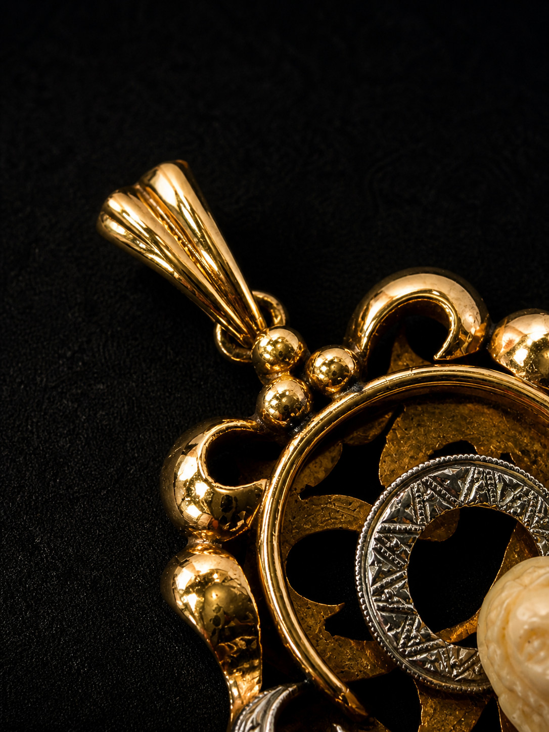 Vintage Virgin Mary Pendant 18K Gold 1930 Art Deco Religious Medal Hand Carved