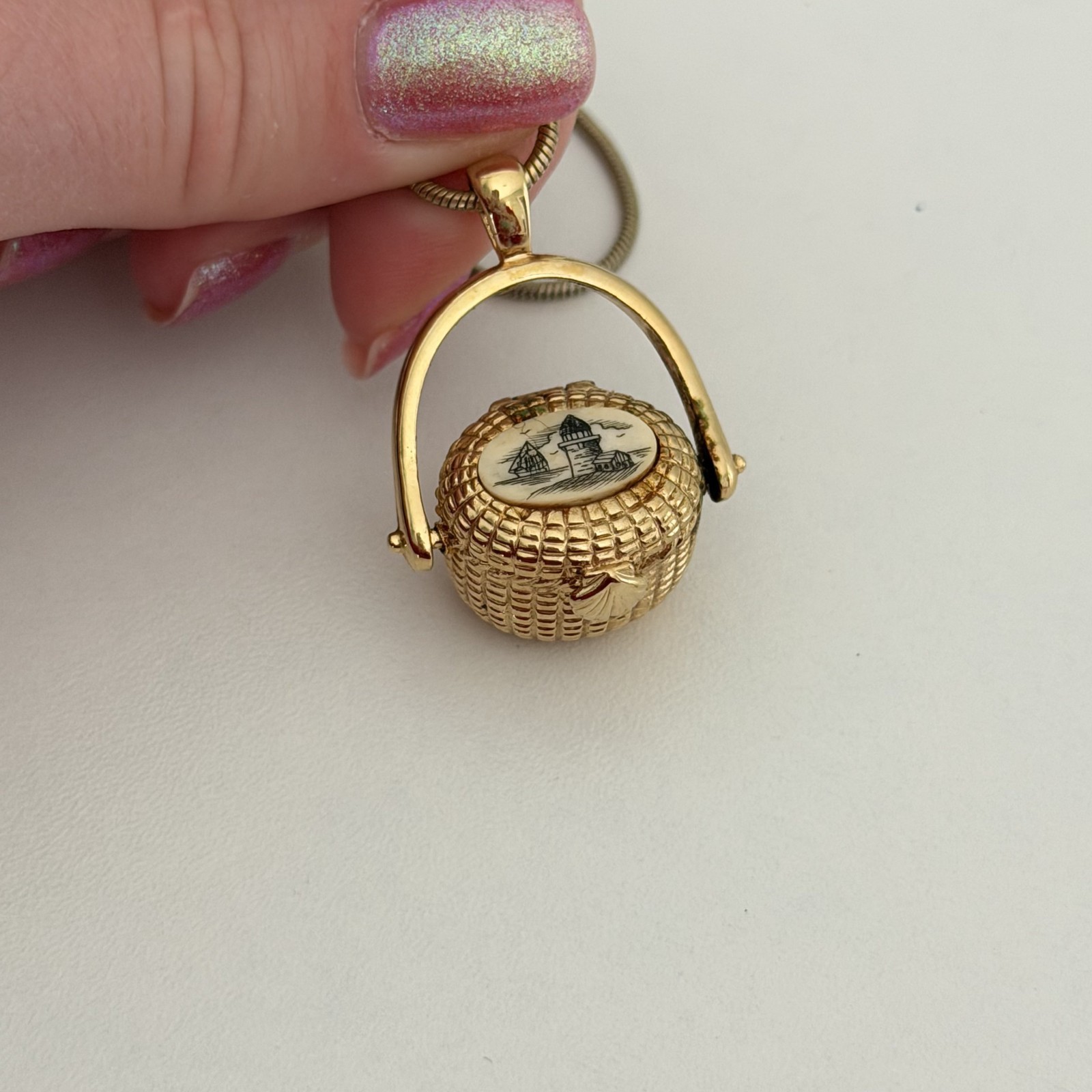 Vintage Gold Tone 3D Picnic Basket Locket Pendant (Opens) Chain Necklace 24″
