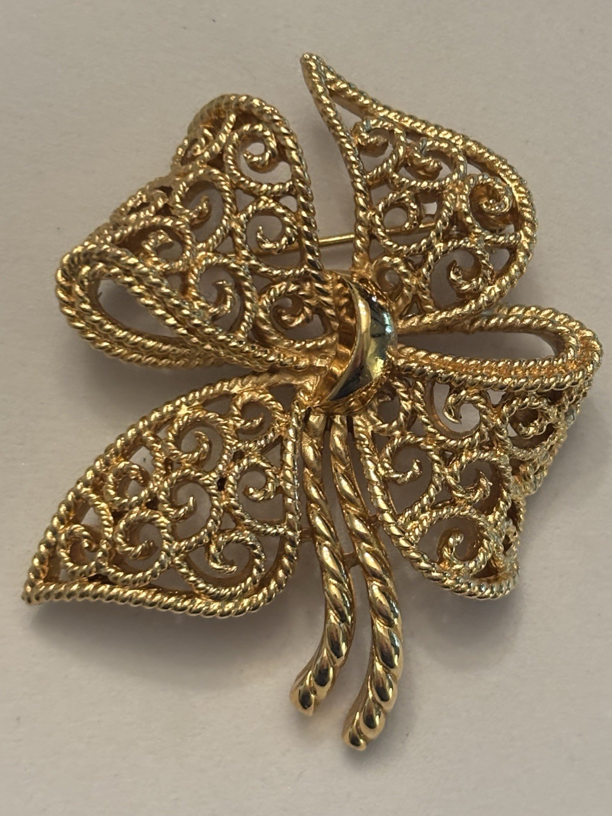 Vintage Crown Tifari Signed Gold Tone Filigree Bow Brooch Openwork Ribbon Bow