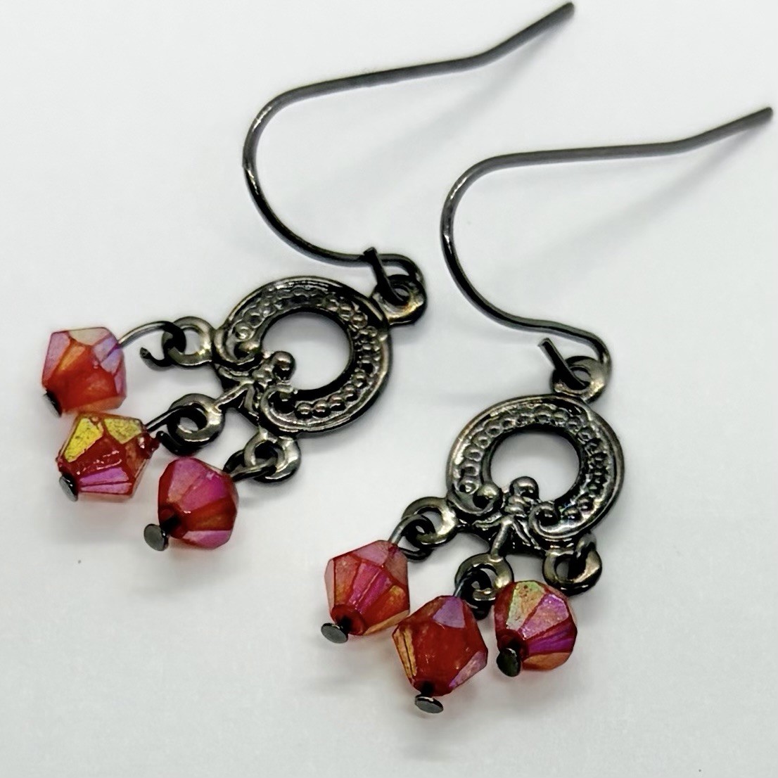 Vtg Boho Goth Gunmetal Pink Iridescent Lucite Bead Chandelier Earrings Petite