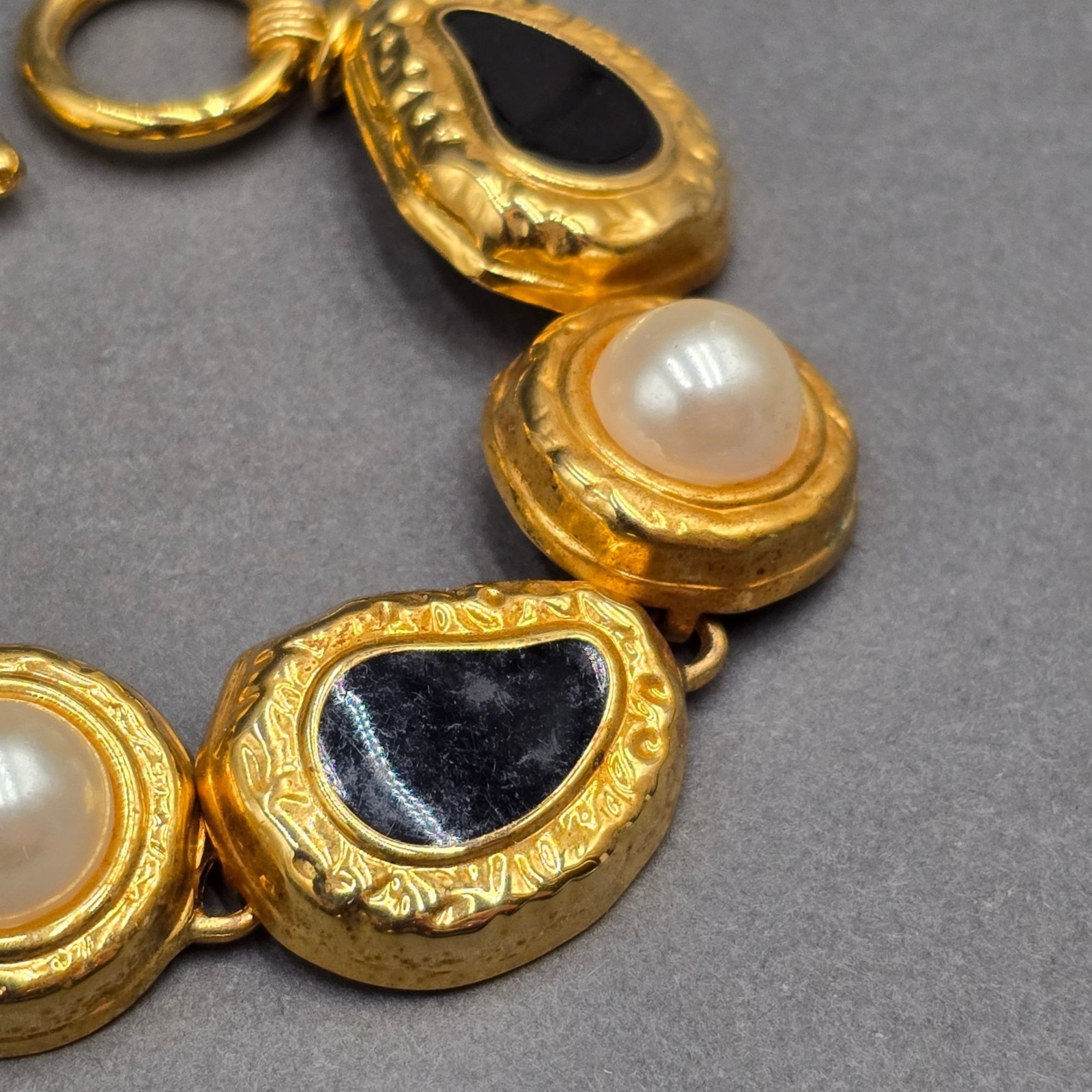 Vintage Gold Tone Black Enamel Faux Pearl Bracelet 7″ Panel Link Statement