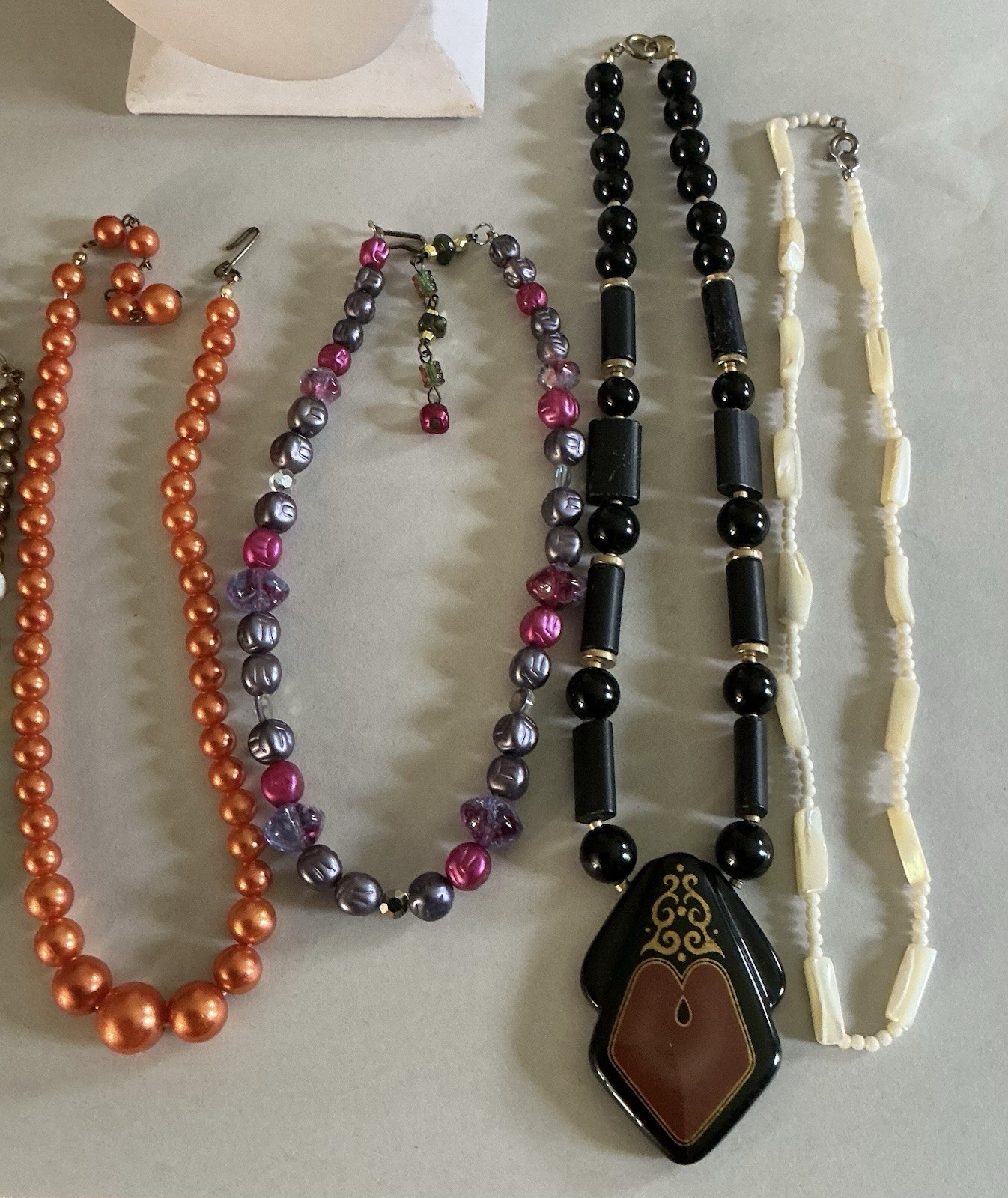 Vintage Beaded Necklace Lot Of 15 Lucite, Acrylic, Glass,Shell, Retro Plastic