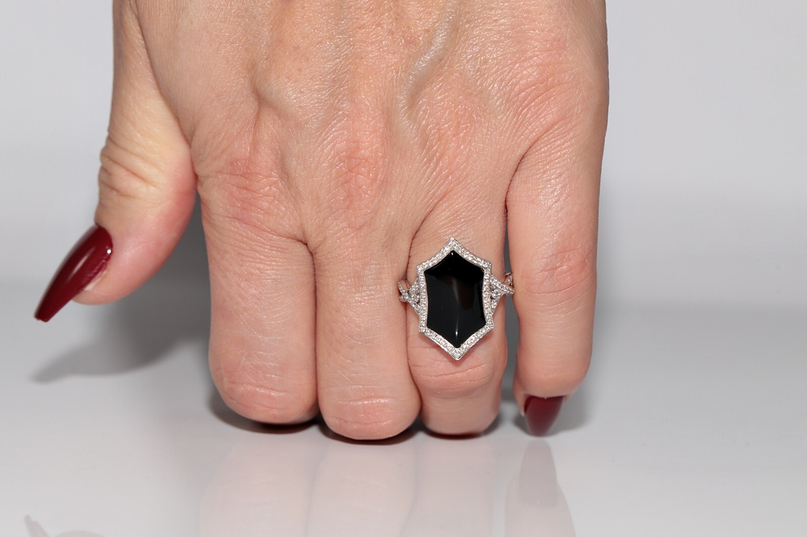 14k Gold Natural Diamond And Onyx Decorated Navette Ring