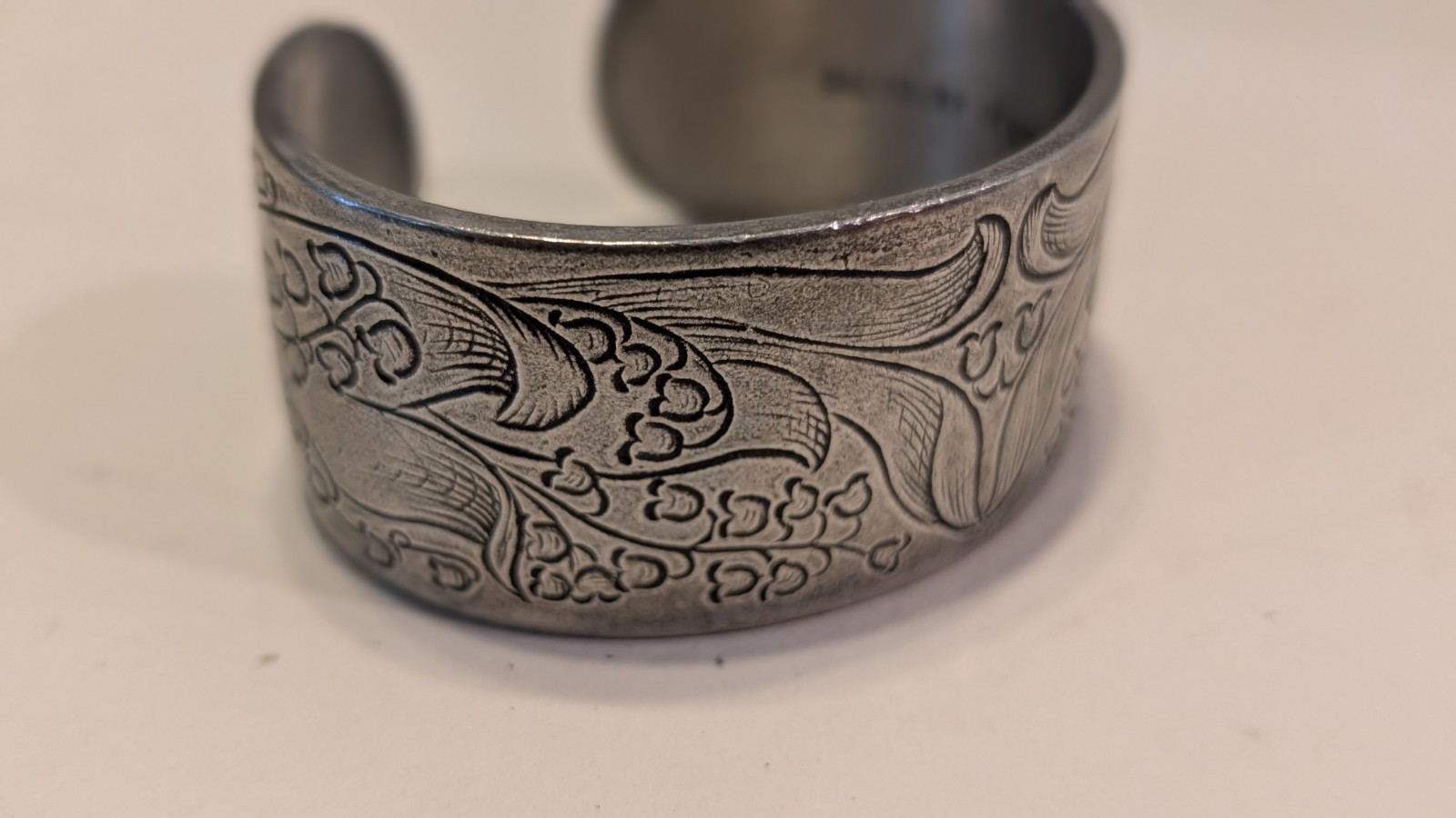 Salisbury Pewter Floral Cuff Bracelet Signed Macy Silver Tone Wide Etched Bangle
