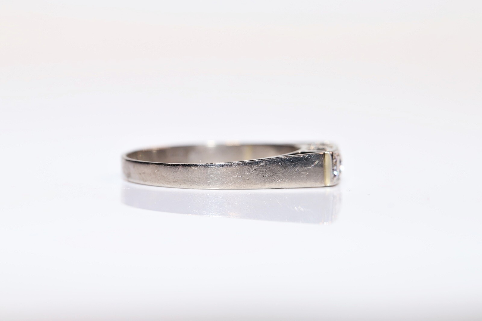 Antique Circa 1920s 18k Gold Natural Diamond Decorated Ring