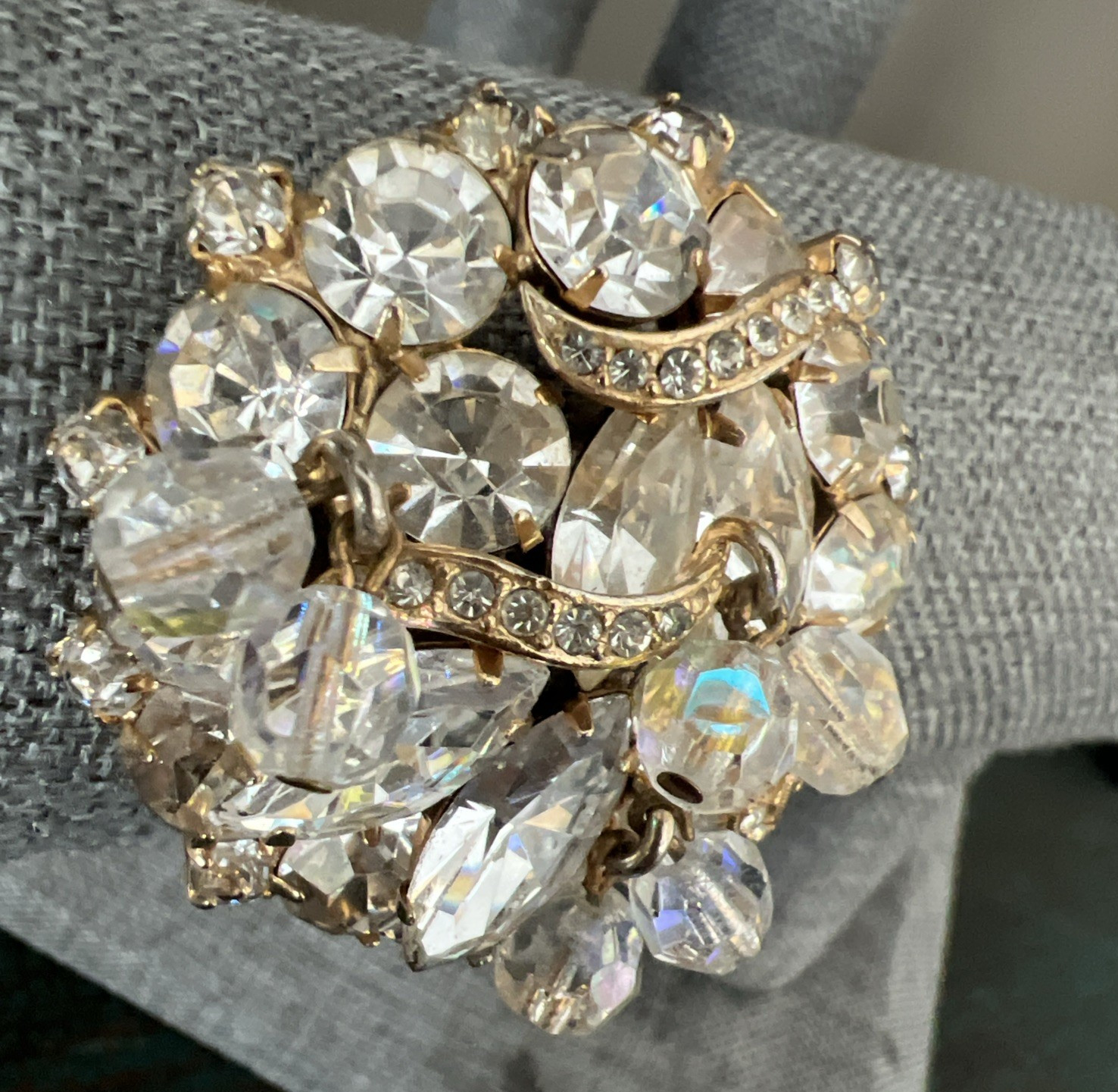 VTG. SIGNED KRAMER CLEAR RHINESTONE and CRYSTAL CHA CHA BROOCH and BRACELET SET