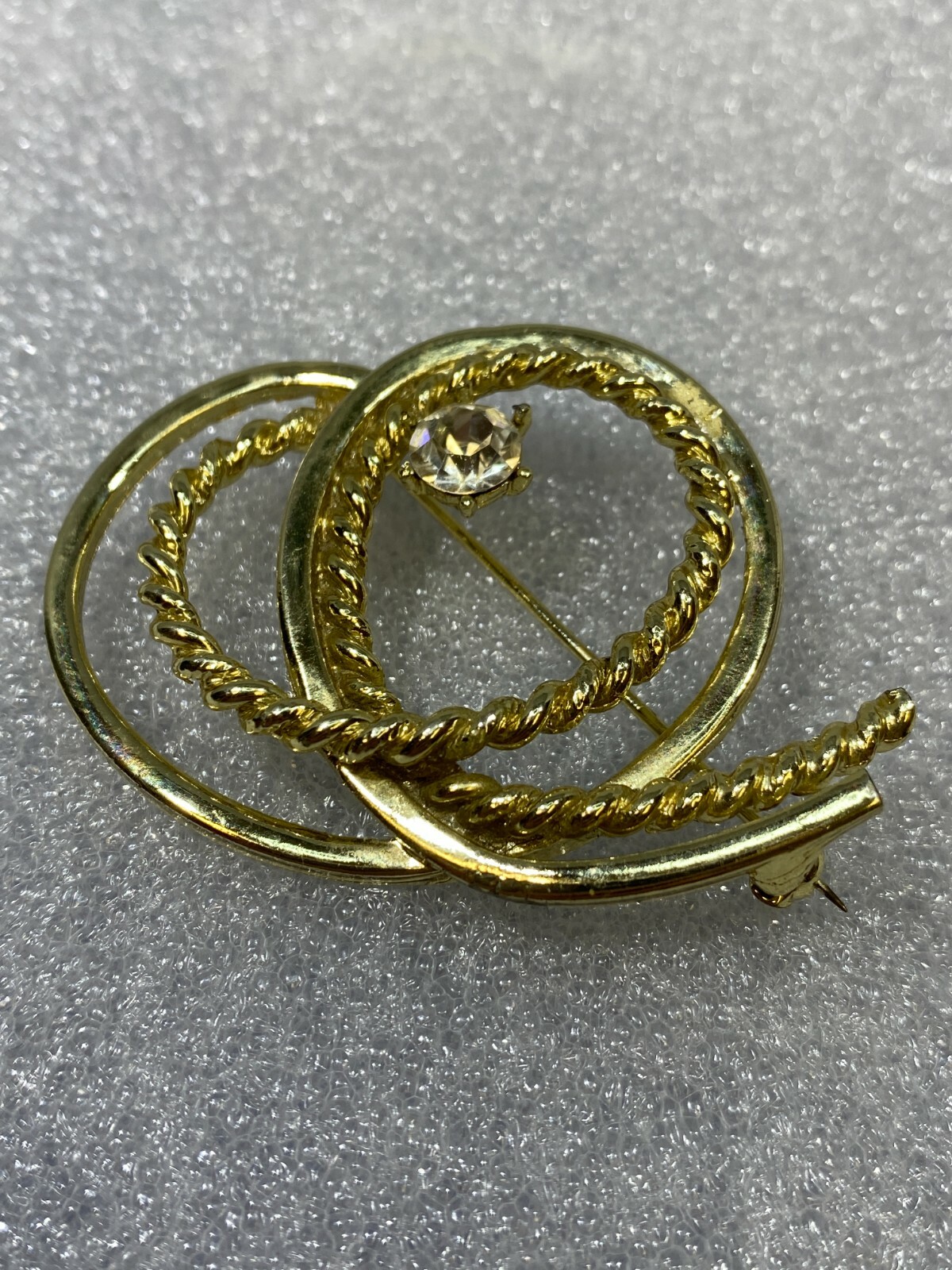Vtg Clear Glass Rhinestone Gold Tone Loopy Rope Texture & Smooth Curl Brooch Pin