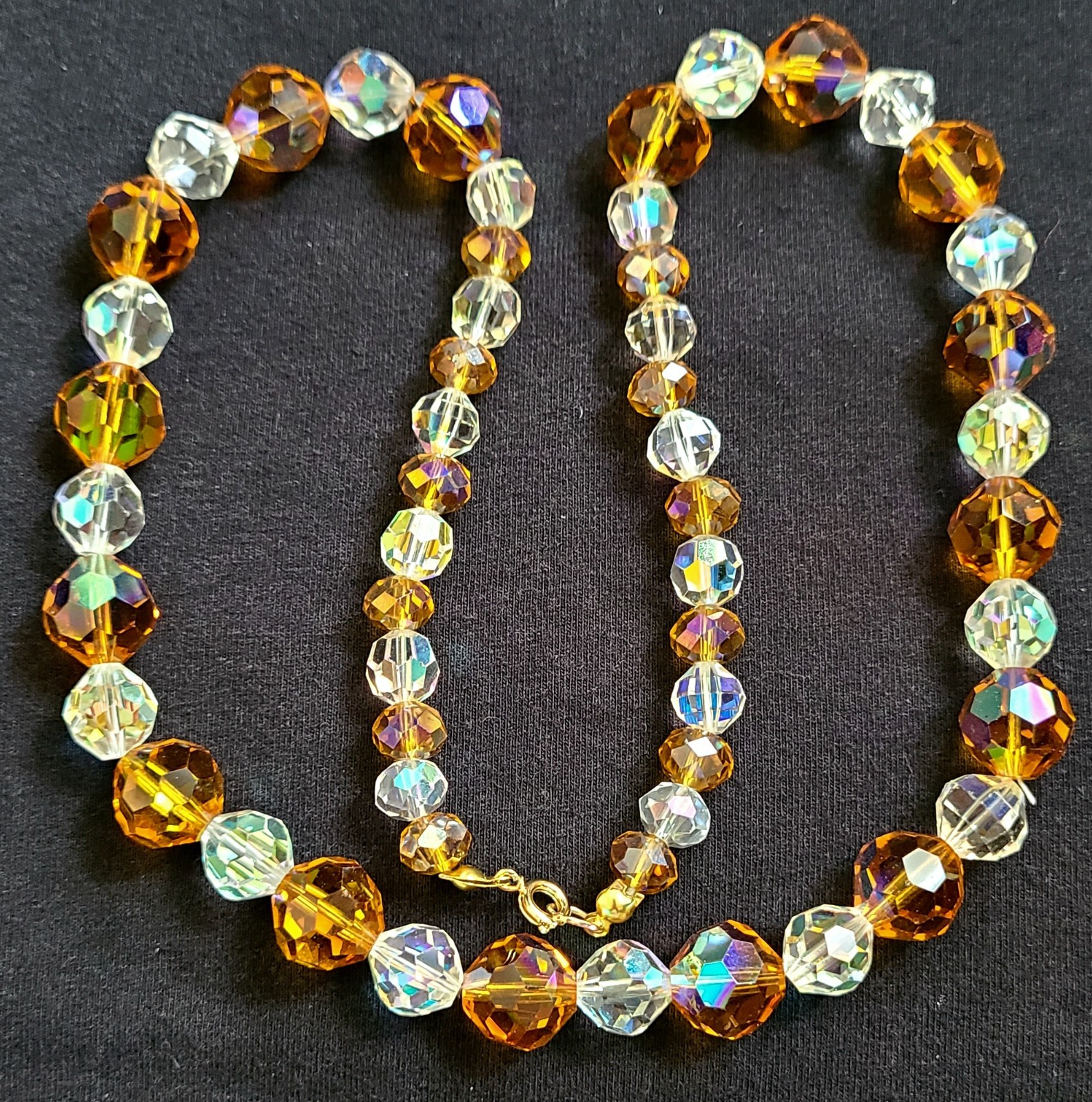 VINTAGE STUNNING AMBER AURORA BOREALIS COLOR FACETED GLASS NECKLACE