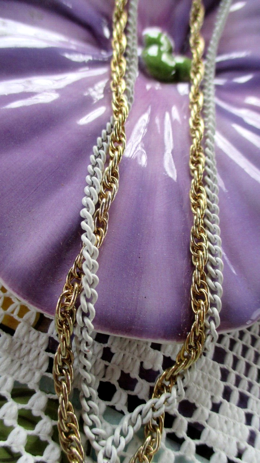 VINTAGE DOUBLE CHAIN 18.5 NECKLACE – GOLD TONE ROPE – WHITE ENAMEL USA
