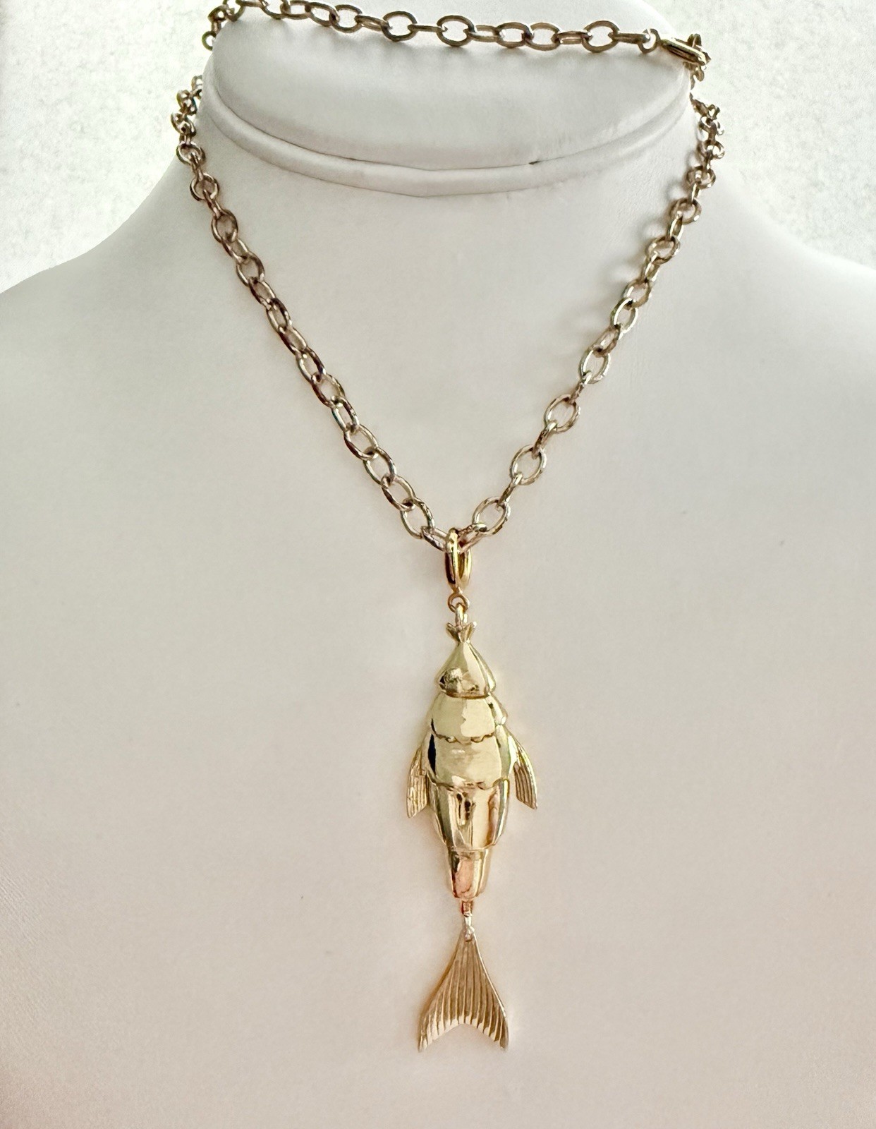 Vintage Gold Tone Articulated Removable 2.5” FISH Pendant 24” Rolo Link Necklace