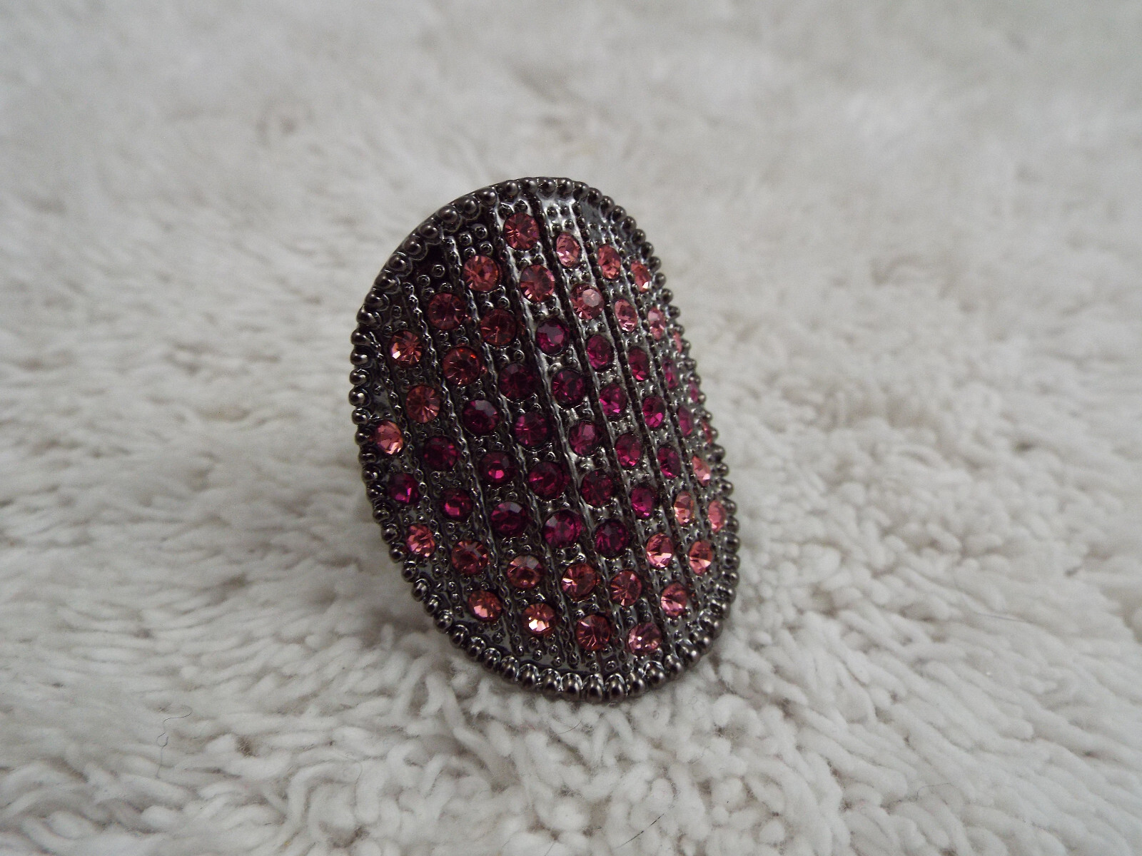Gunmetal Pink Rhinestone Stretchband Ring ~ Size 7-9 (A30)