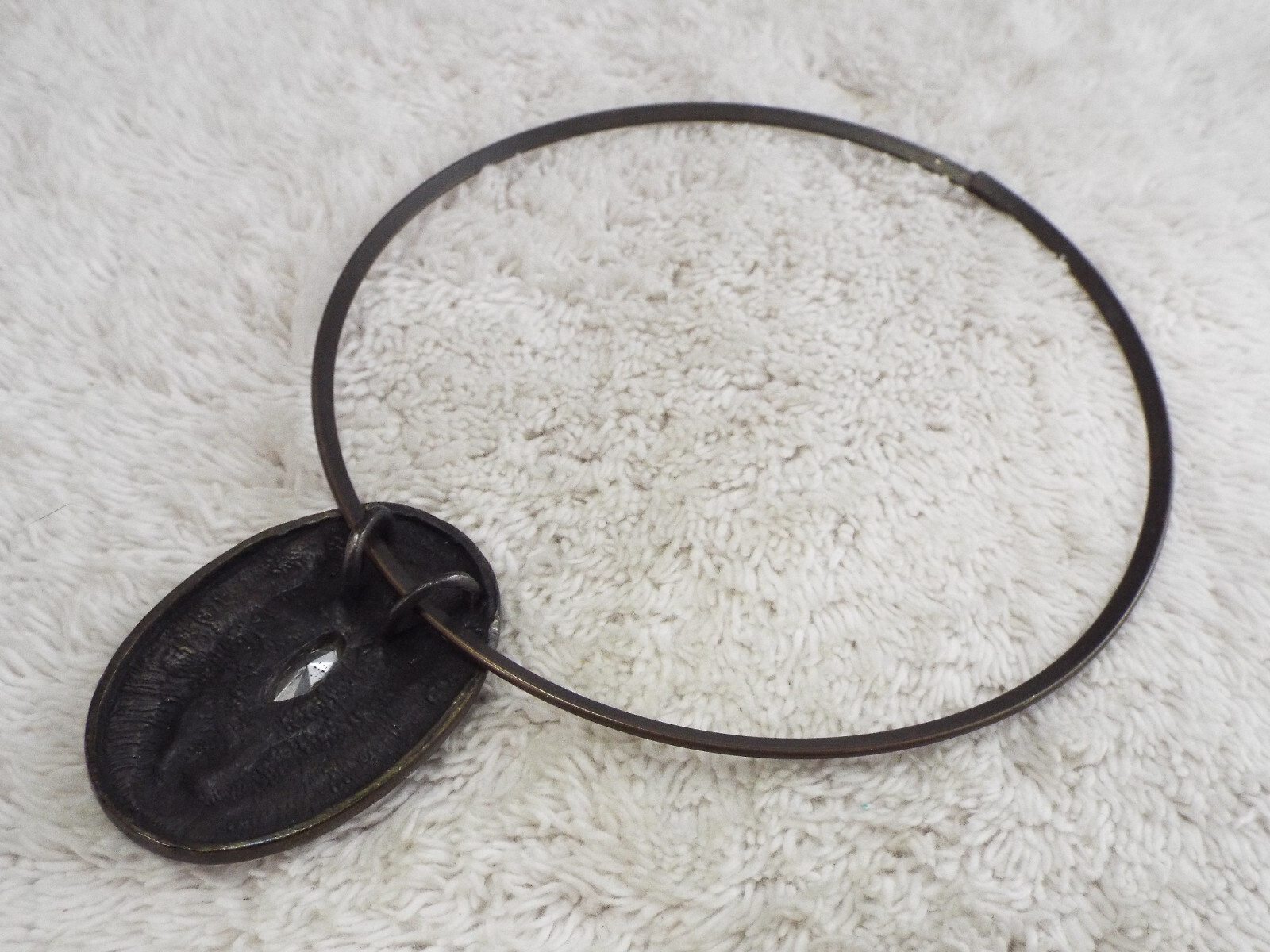 Brass-tone Red Rhinestone Pendant Collar Necklace (A13)