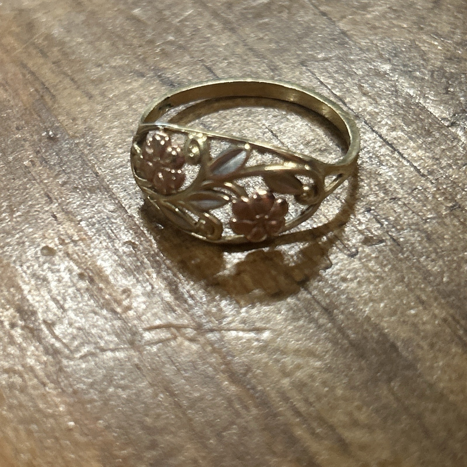 Vintage 10k Black Hills Gold Filigree Floral Ring Sz 7.5 1.52 Grams