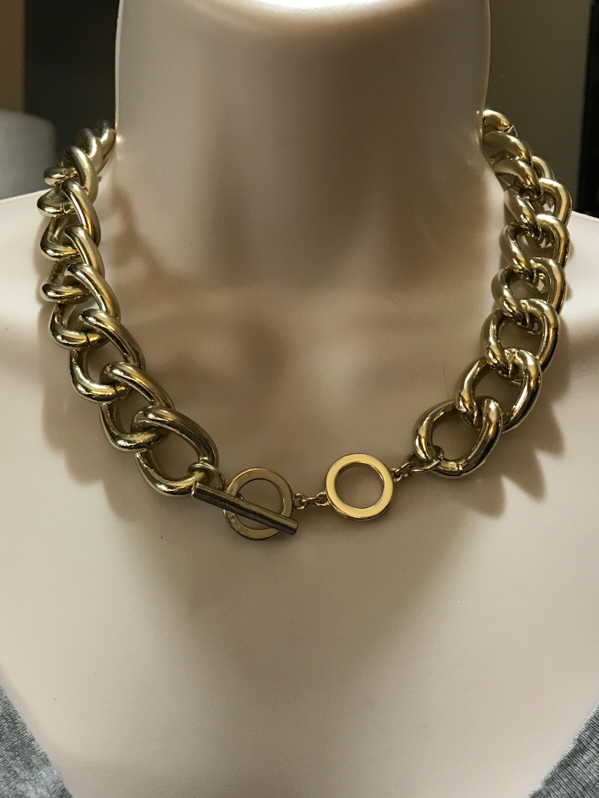 Vintage ANNE KLEIN Large Gold Tone Chain Link Choker 17″-18″ Toggle Necklace