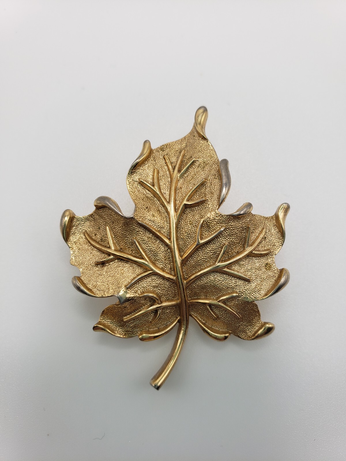 Vintage Signed Crown Trifari Gold Tone Maple Leaf Brooch Pin