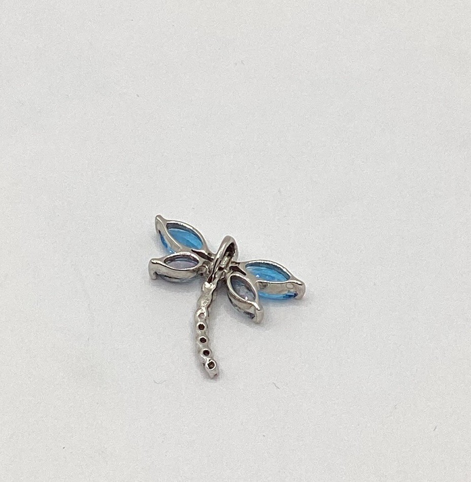 NOVEMBER BIRTHSTONE !! 10K White Gold Blue Topaz Dragonfly Pendant 1.73 Grams
