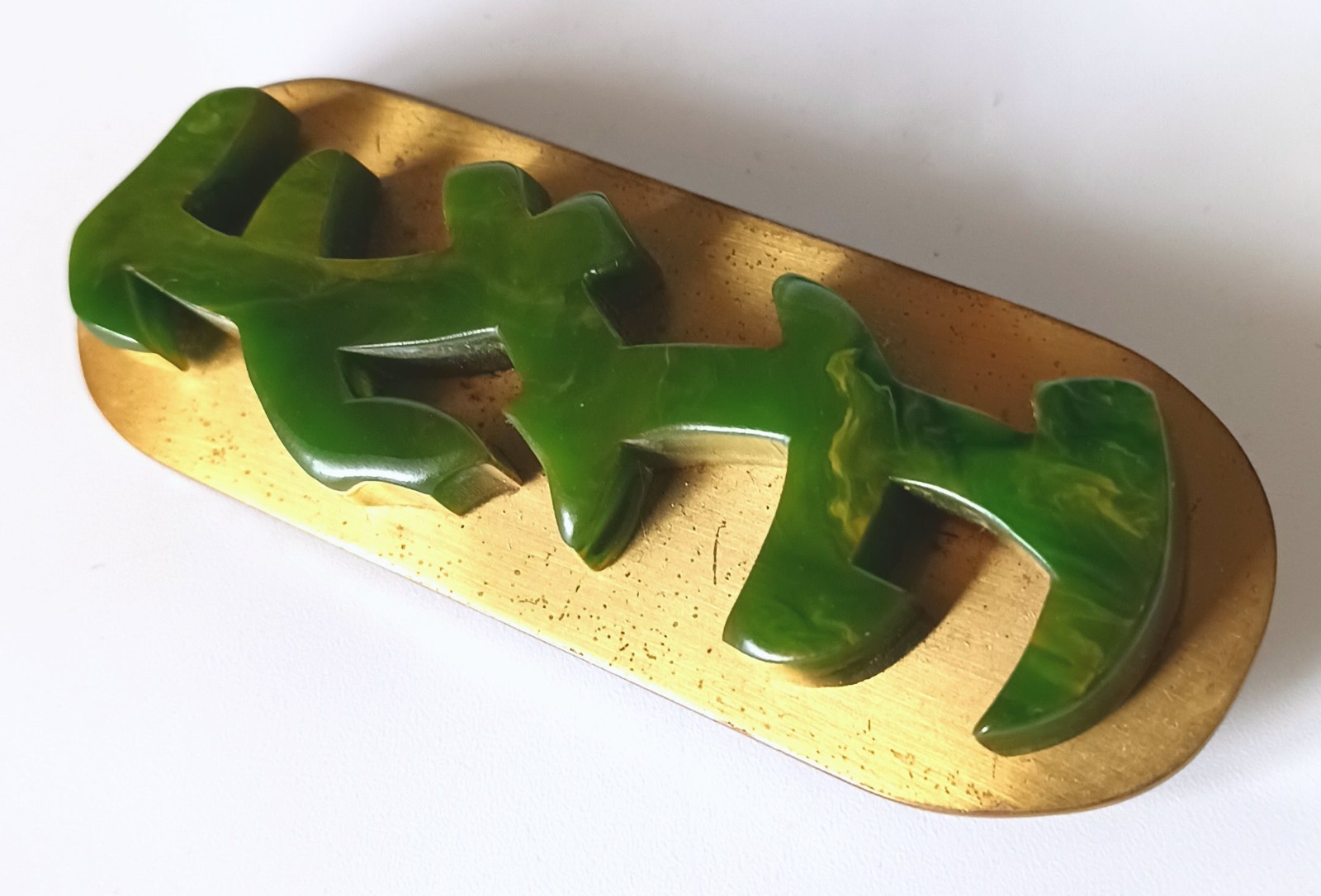 Vintage Art Deco Brooch: Carved Dark Green Bakelite on Polished Oval Brass Base