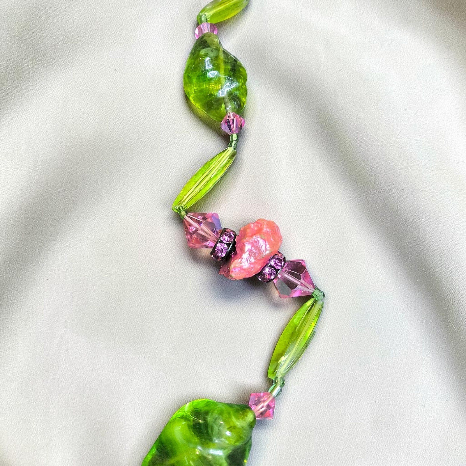 Vintage Art Glass Botanical Necklace Green Pink Floral Box Clasp 32″ Statement