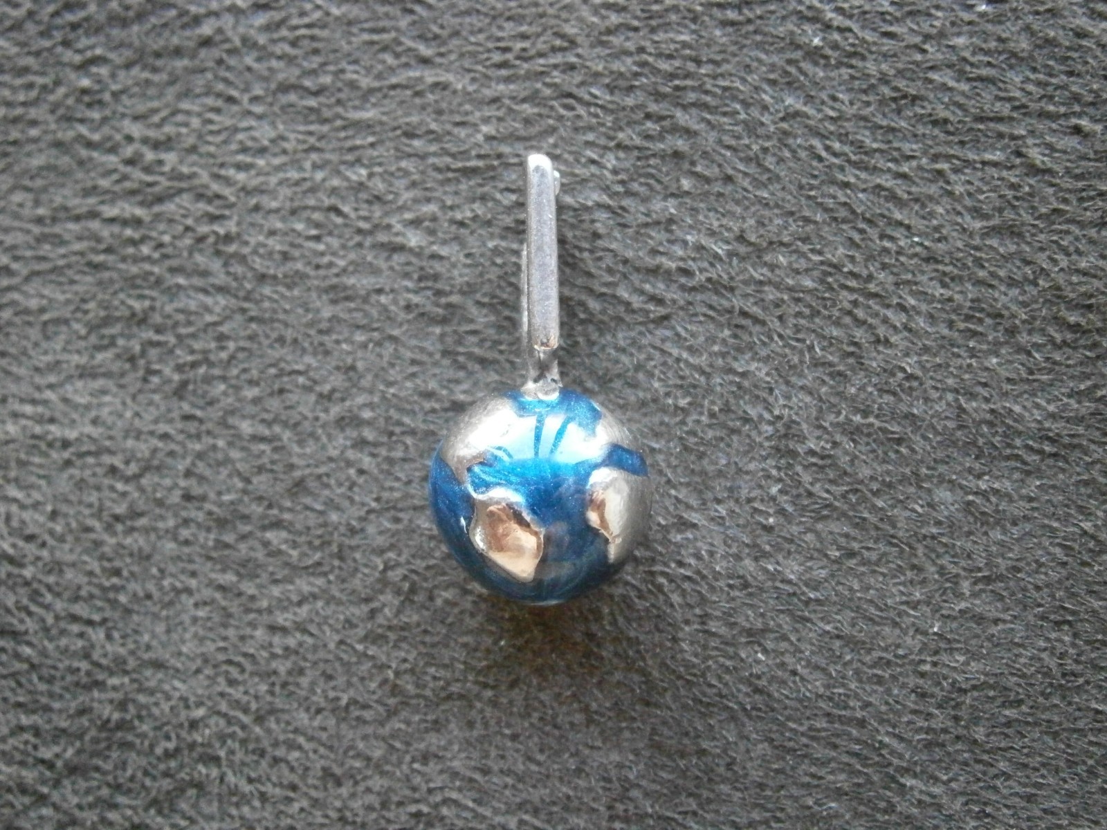 Globe Earth Vintage Silvertone & Enamel Bracelet Charm Pendant 6.7g ~ Large Bail