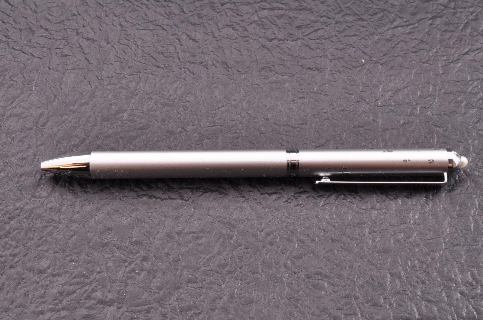 Near mint Japan brand “MIKIMOTO” Akoya pearl Ballpoint pen and pass case Gift.