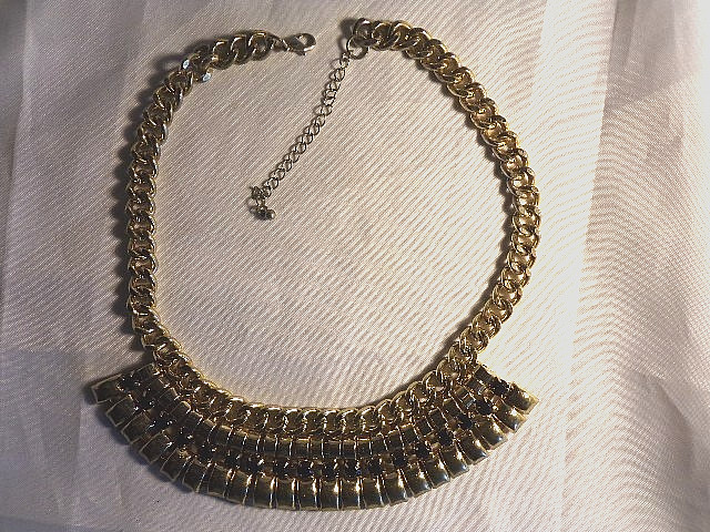 Large Gold Tone Metal Chain Link Collar w/Black Stones Necklace Vintage