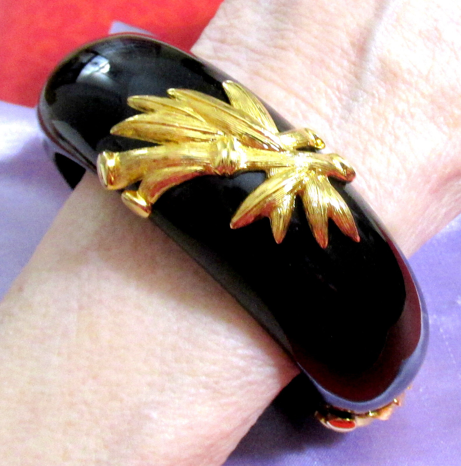 VTG RARE RUNWAY MONET BLACK LUCITE GILT BAMBOO LEAF SOLID WIDE BRACELET BANGLE