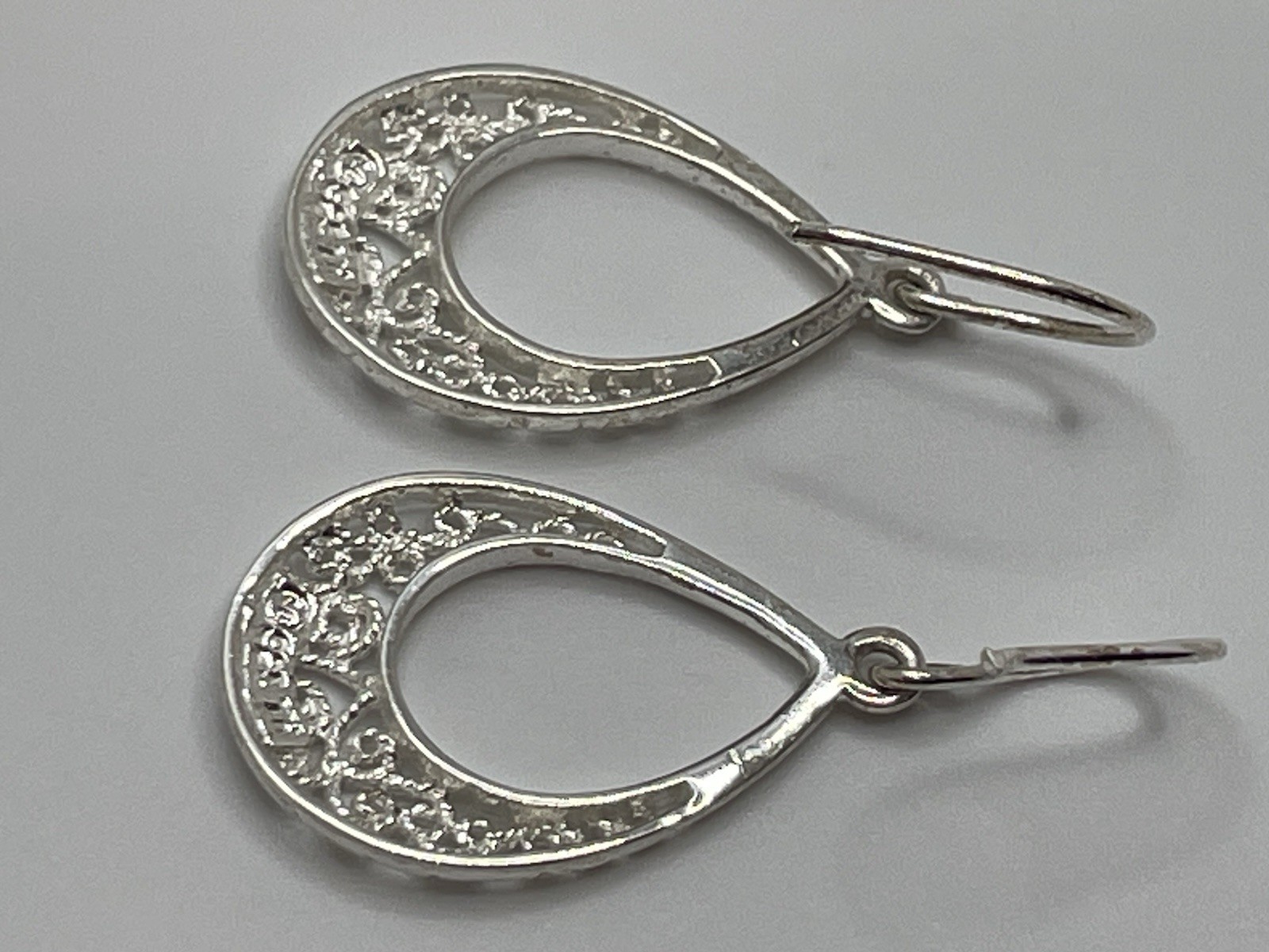 SU 925 TH Vintage Sterling Silver Filigree Hoops Pierced EARRINGS Dangle Drop
