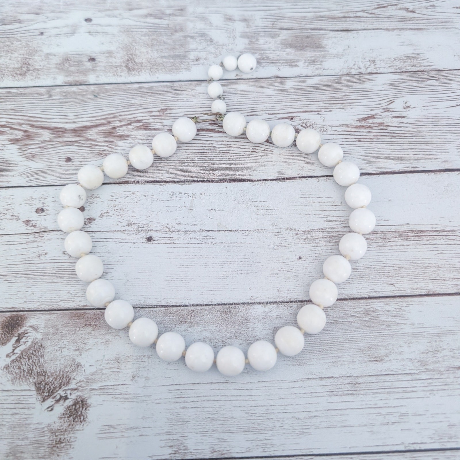 Vintage Necklace Statement Retro Off White Ball Style – Marks & Discoloration